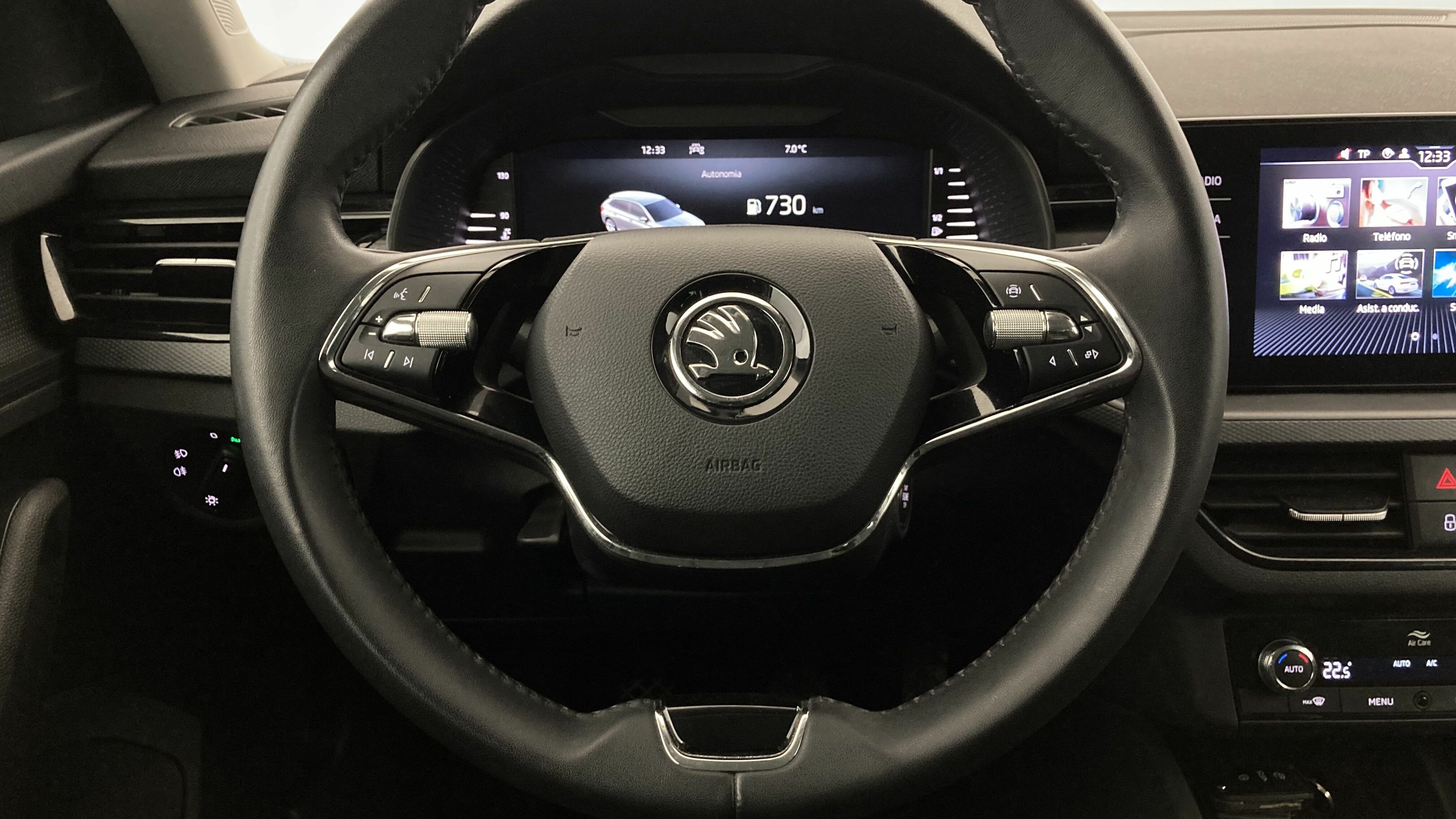 skoda scala ambition 1.0 TSI 110 2024 blanco glaciar 17