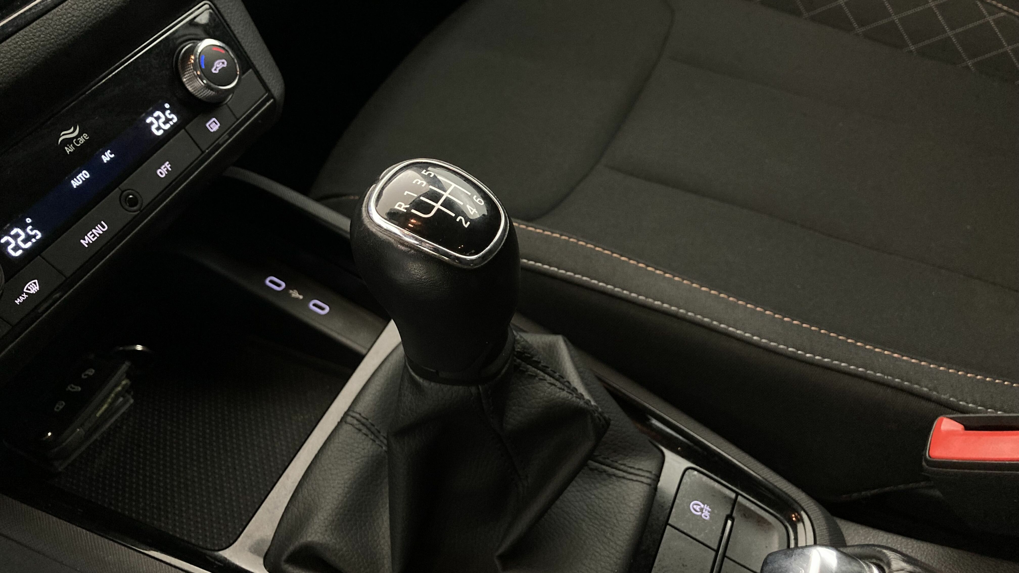 skoda scala ambition 1.0 TSI 110 2024 blanco glaciar 20