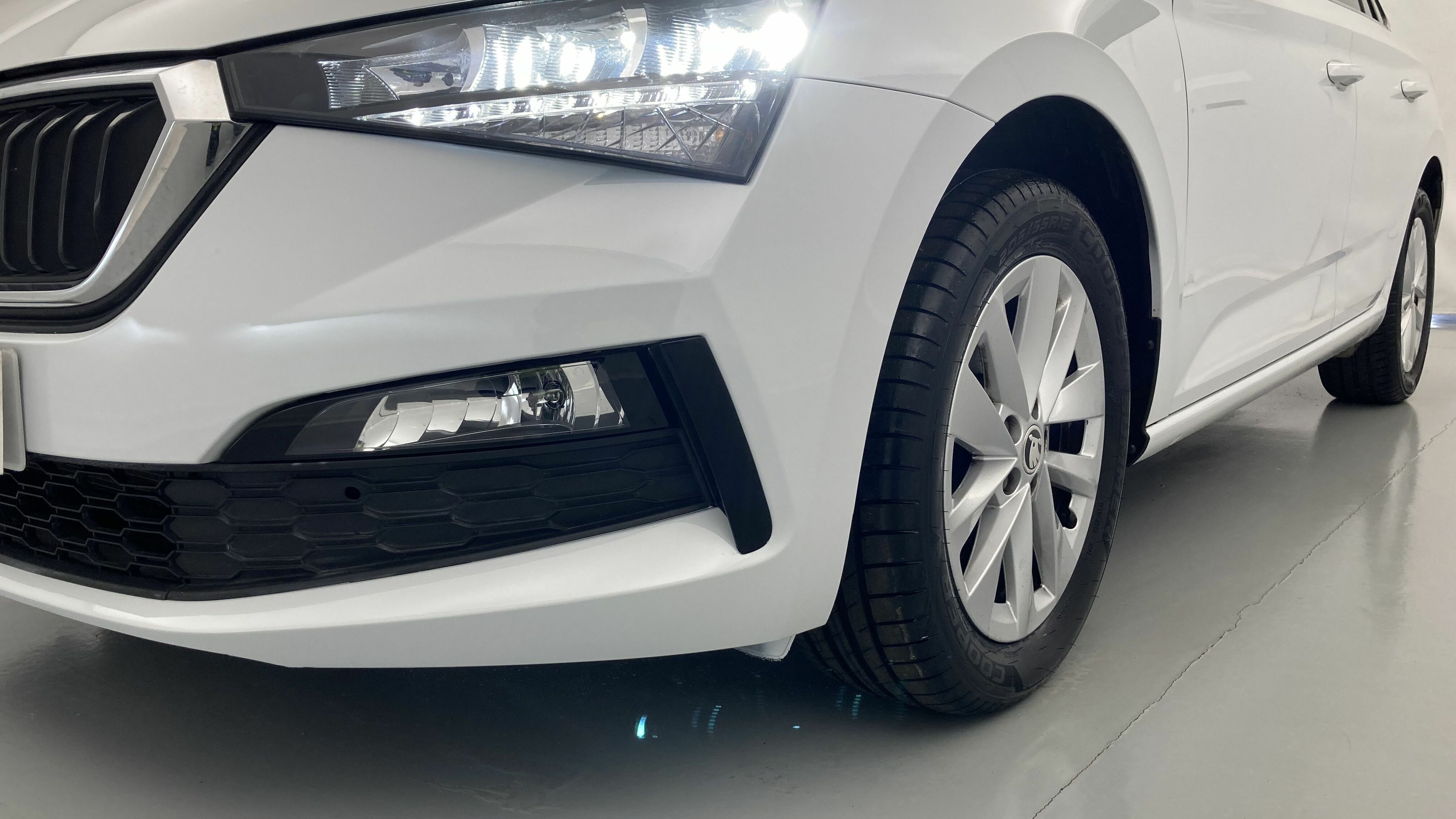 skoda scala ambition 1.0 TSI 110 2024 blanco glaciar 26