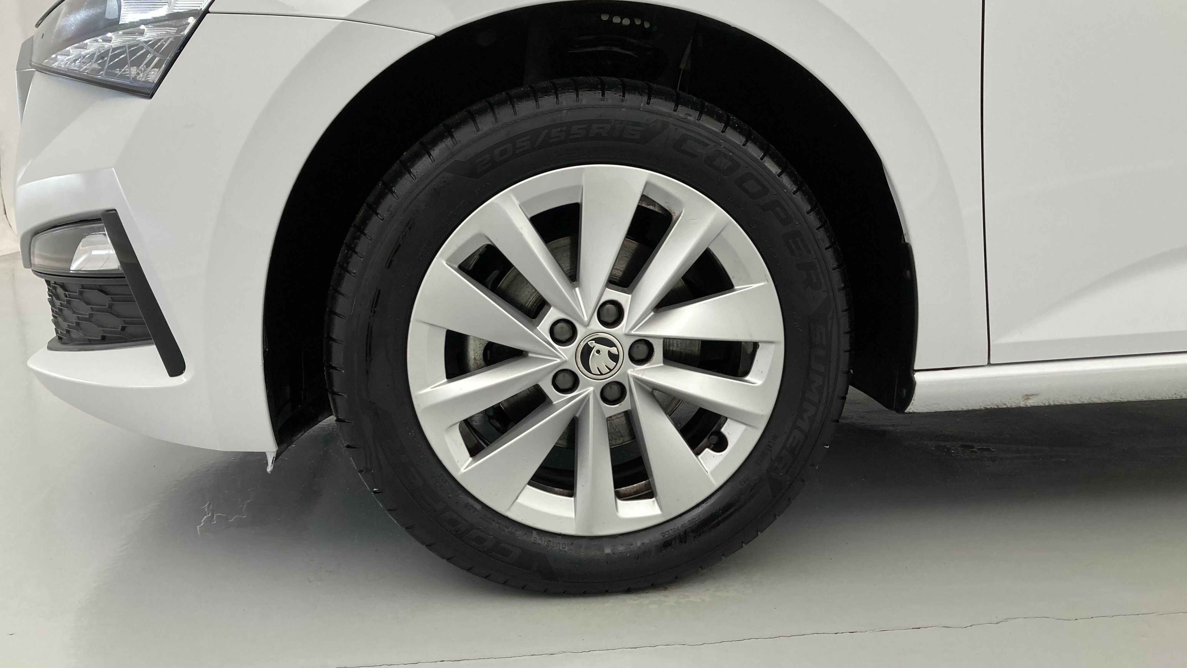 skoda scala ambition 1.0 TSI 110 2024 blanco glaciar 27