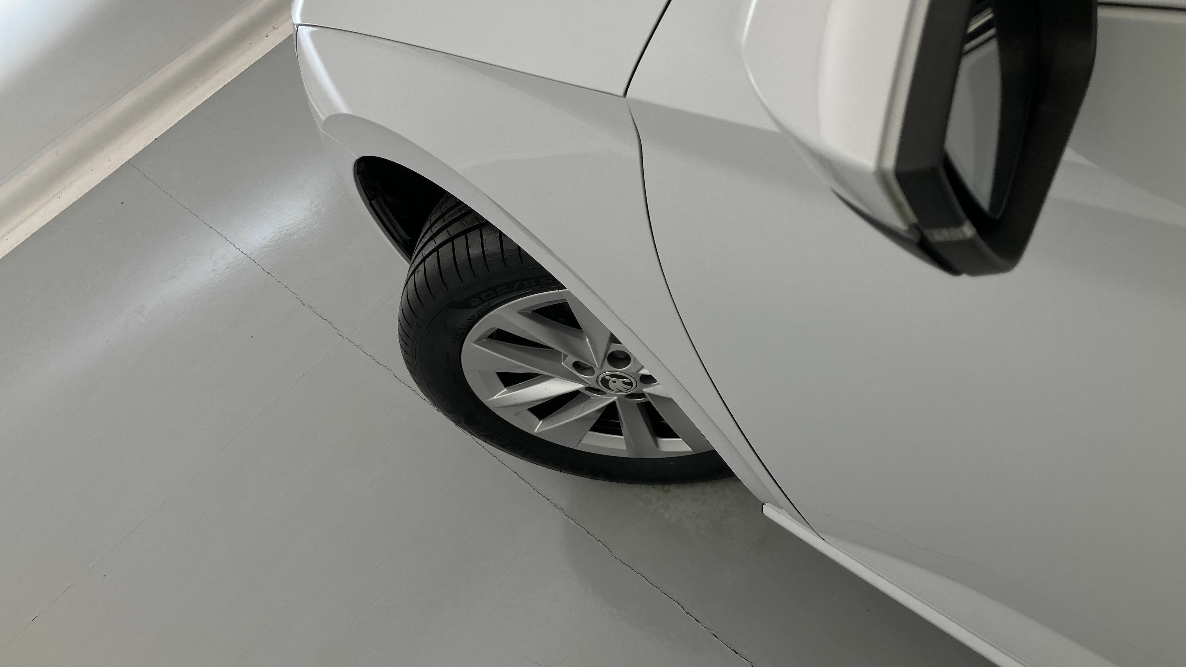 skoda scala ambition 1.0 TSI 110 2024 blanco glaciar 28