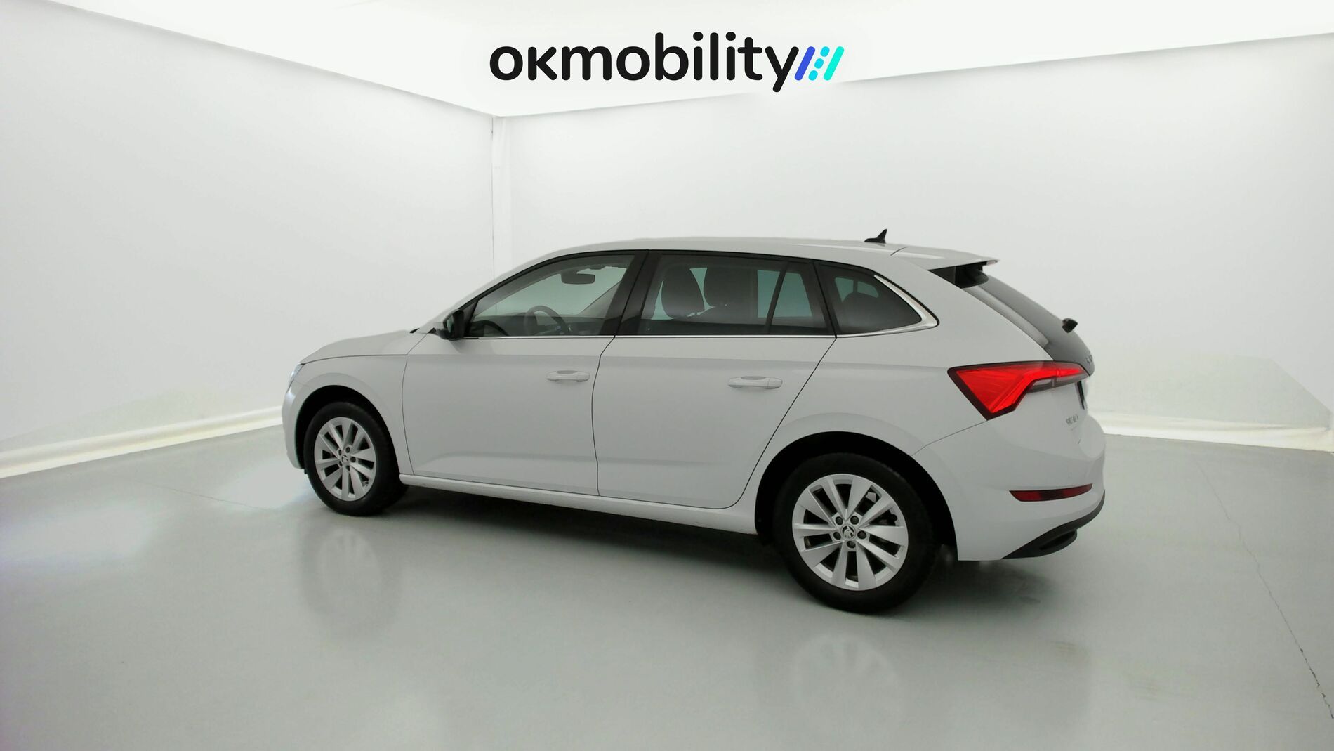 skoda scala ambition 1.0 TSI 110 2024 blanco glaciar 8