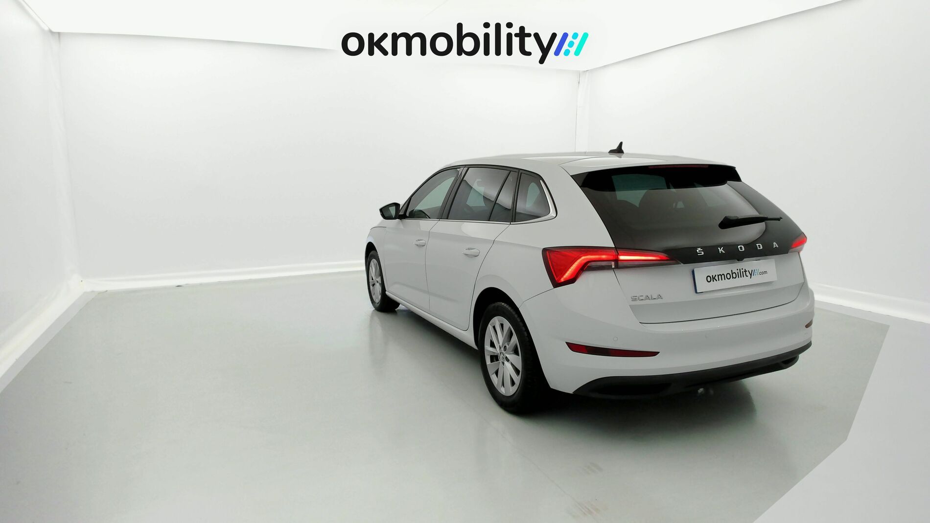 skoda scala ambition 1.0 TSI 110 2024 blanco glaciar 9