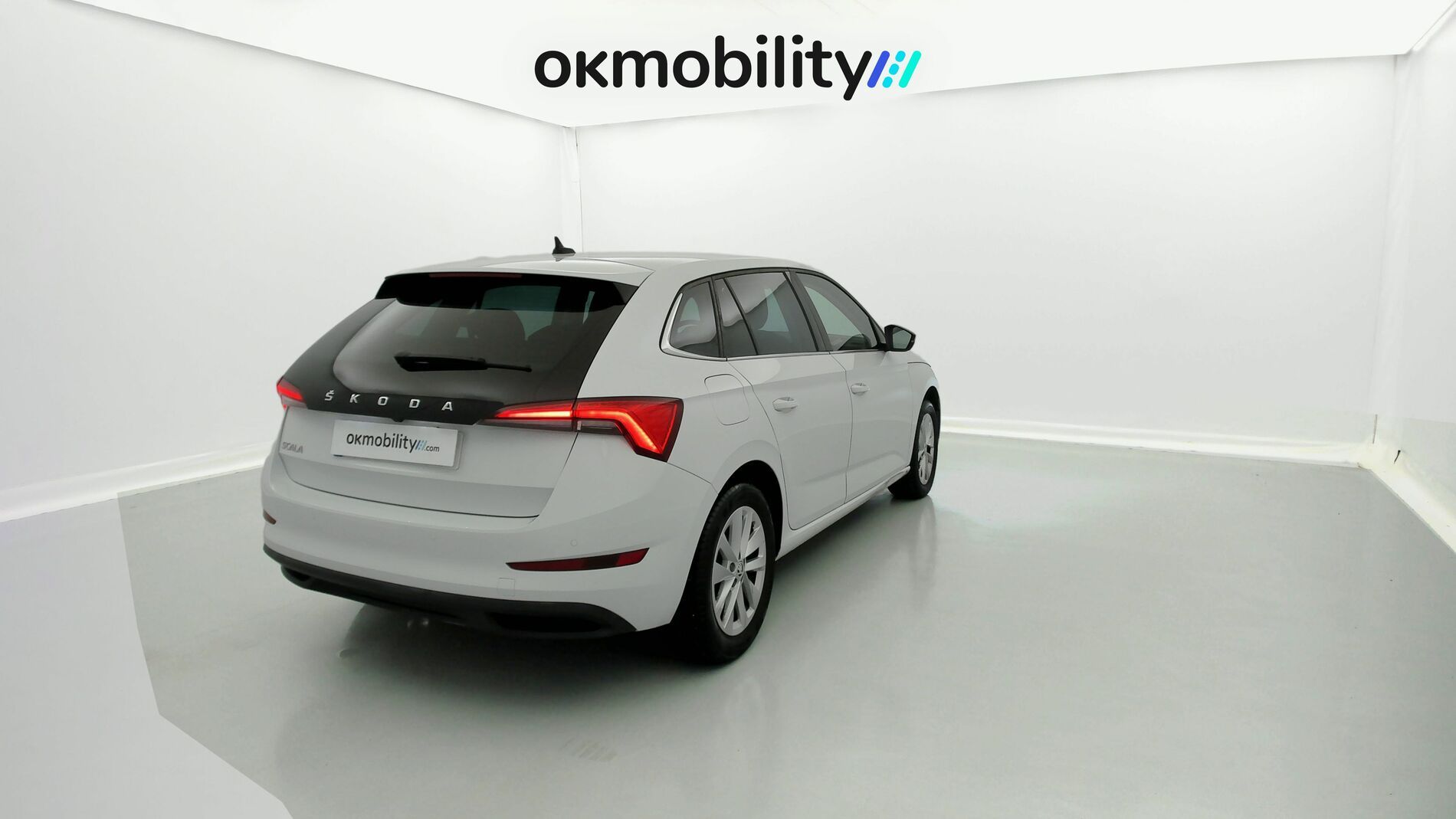 skoda scala ambition 1.0 TSI 110 2024 blanco glaciar 11