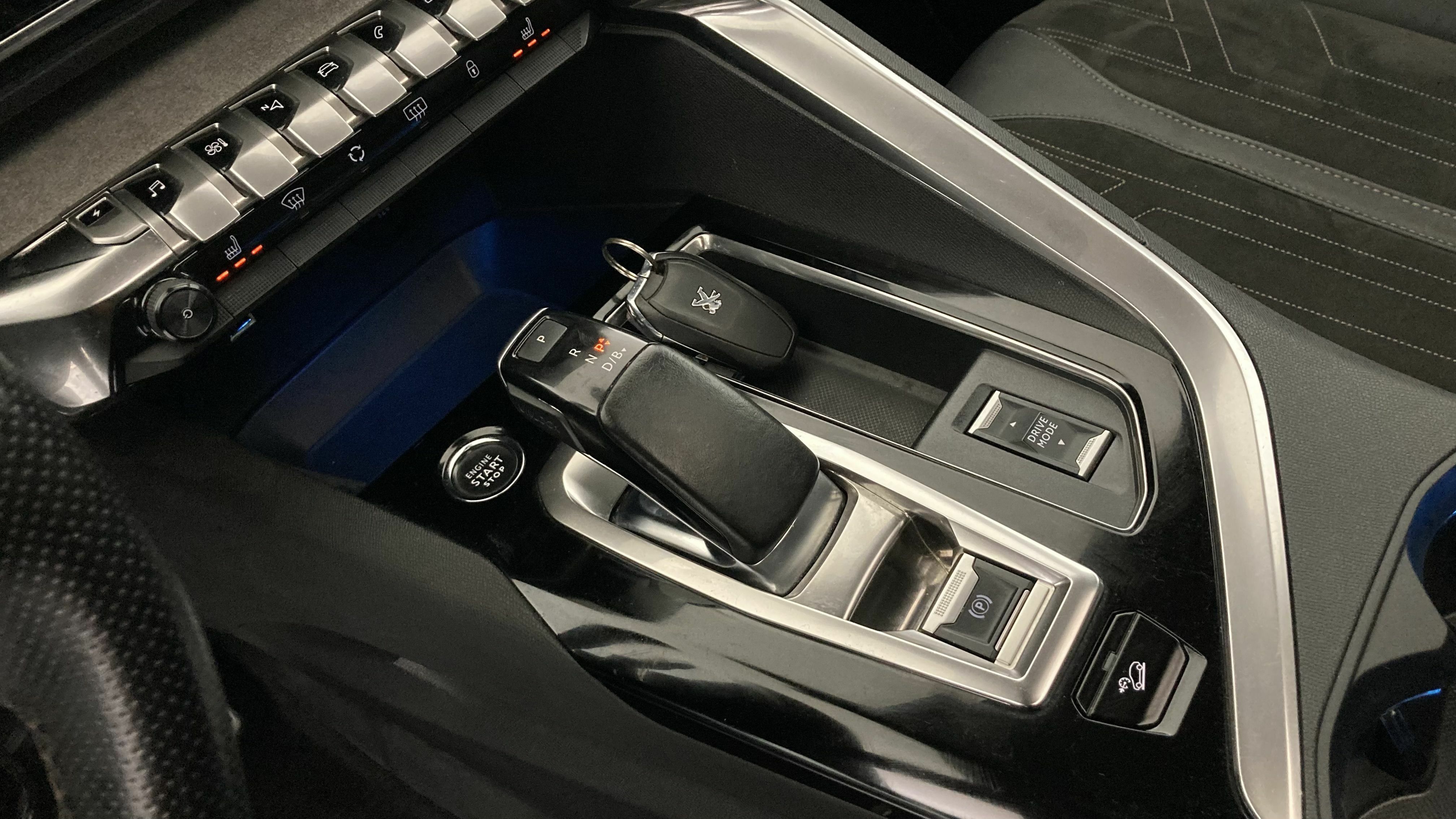 peugeot 3008 gt pack 1.6 HYBRID 300 EAT PHEV 2022 gris artense / negro 19