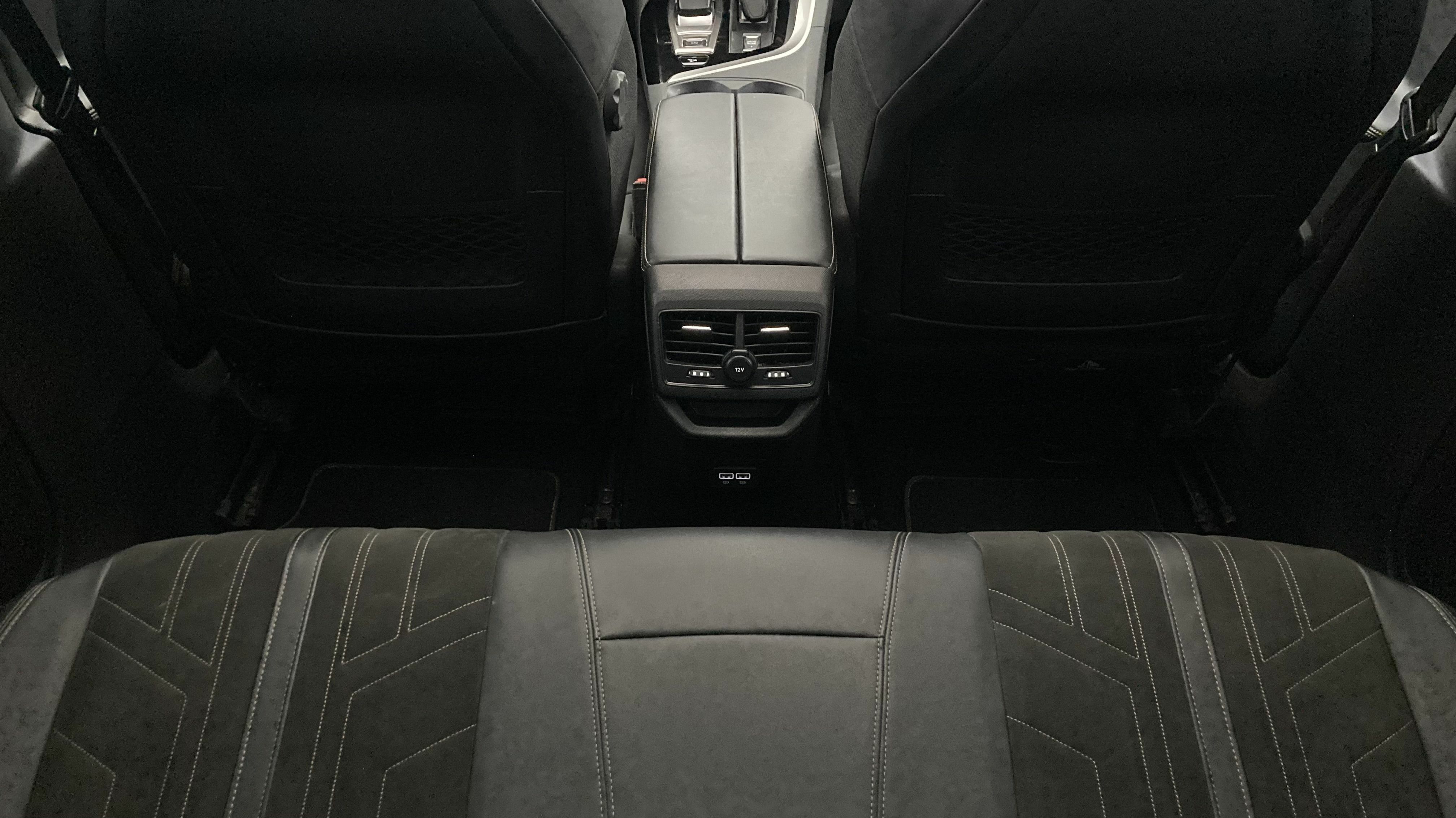 peugeot 3008 gt pack 1.6 HYBRID 300 EAT PHEV 2022 gris artense / negro 21