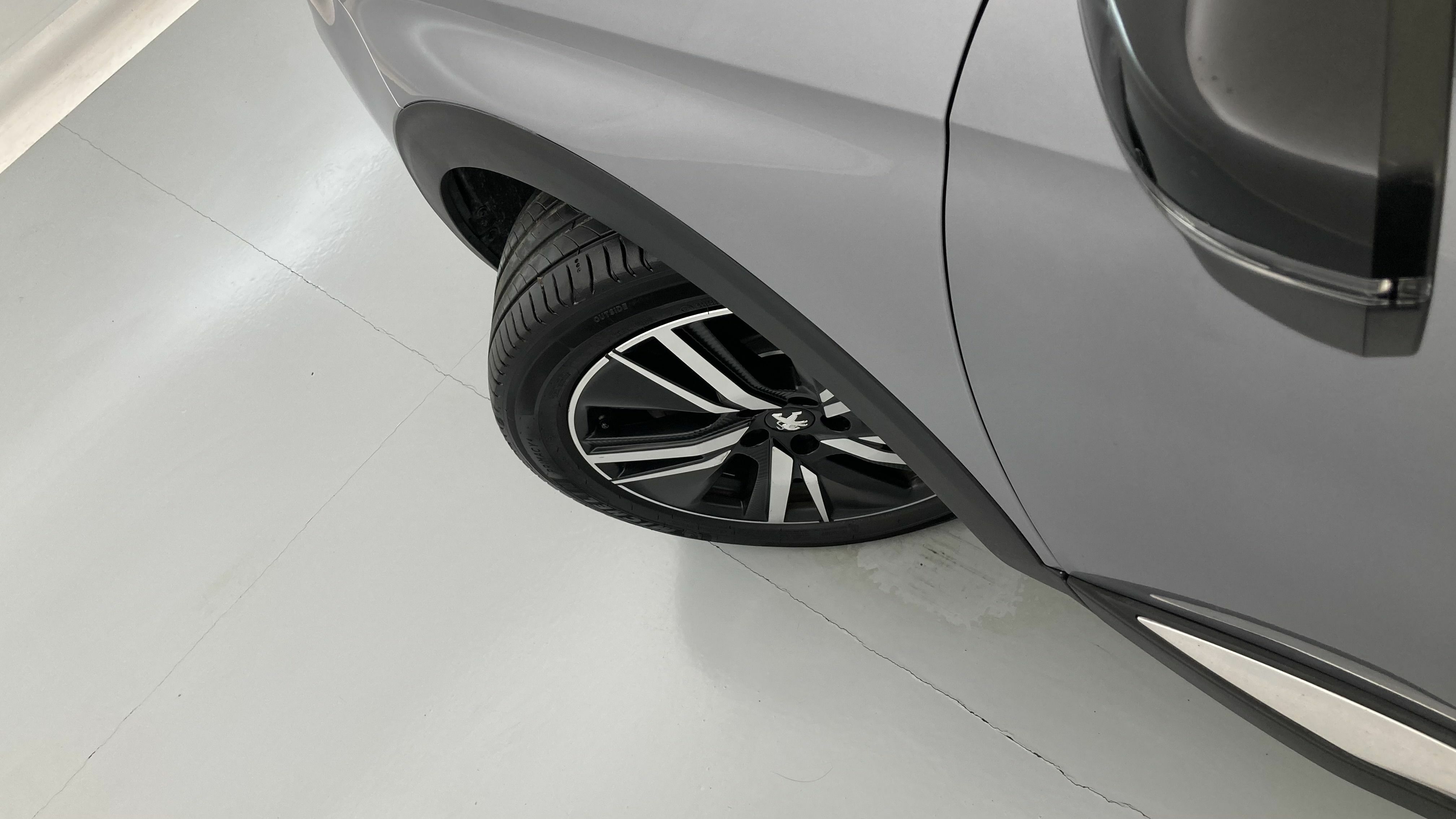 peugeot 3008 gt pack 1.6 HYBRID 300 EAT PHEV 2022 gris artense / negro 27