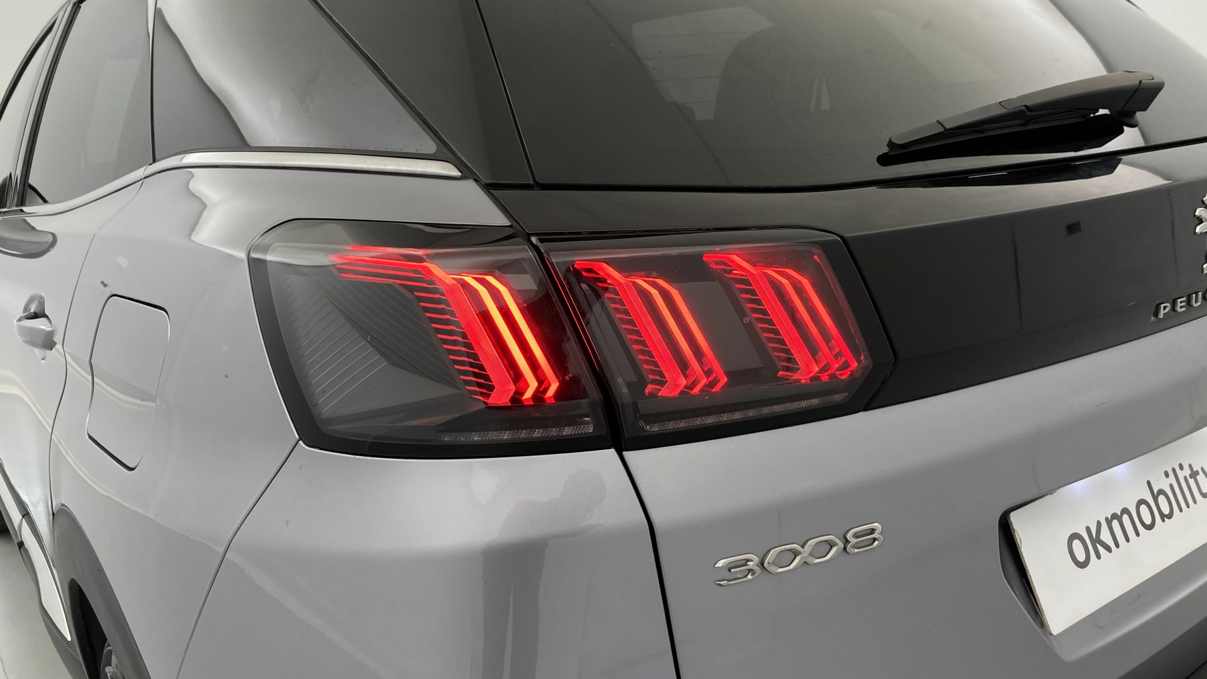 peugeot 3008 gt pack 1.6 HYBRID 300 EAT PHEV 2022 gris artense / negro 29