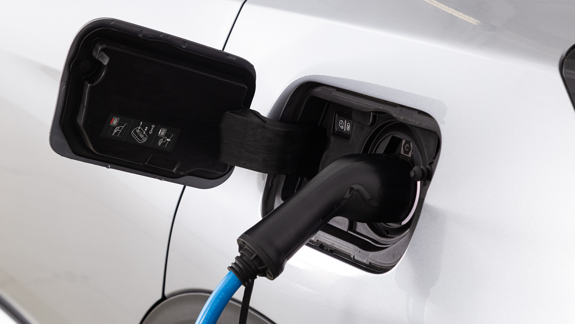 peugeot 3008 gt pack 1.6 HYBRID 300 EAT PHEV 2022 gris artense / negro 29