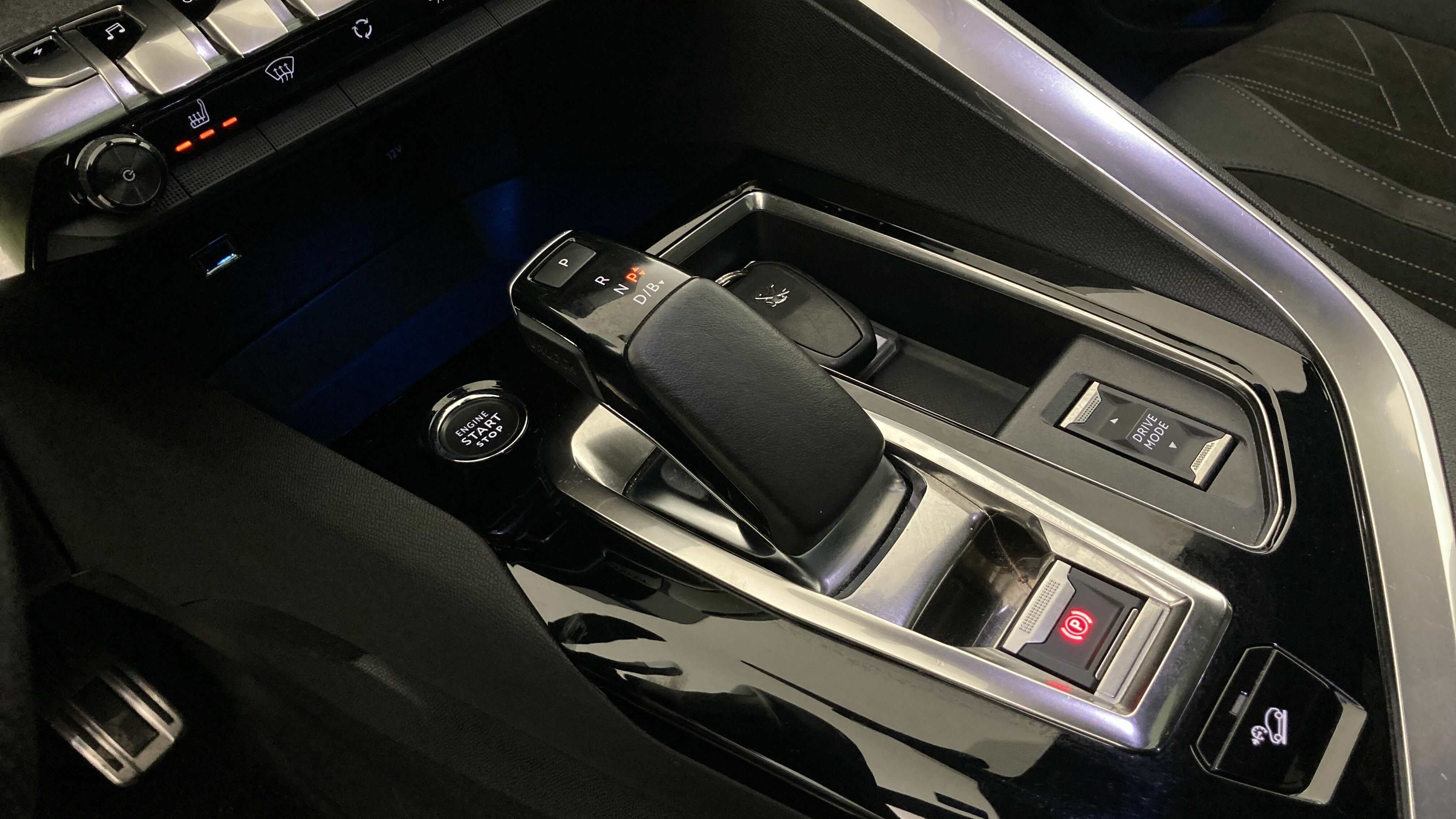 peugeot 3008 gt pack 1.6 HYBRID 300 EAT PHEV 2022 gris artense / negro 20