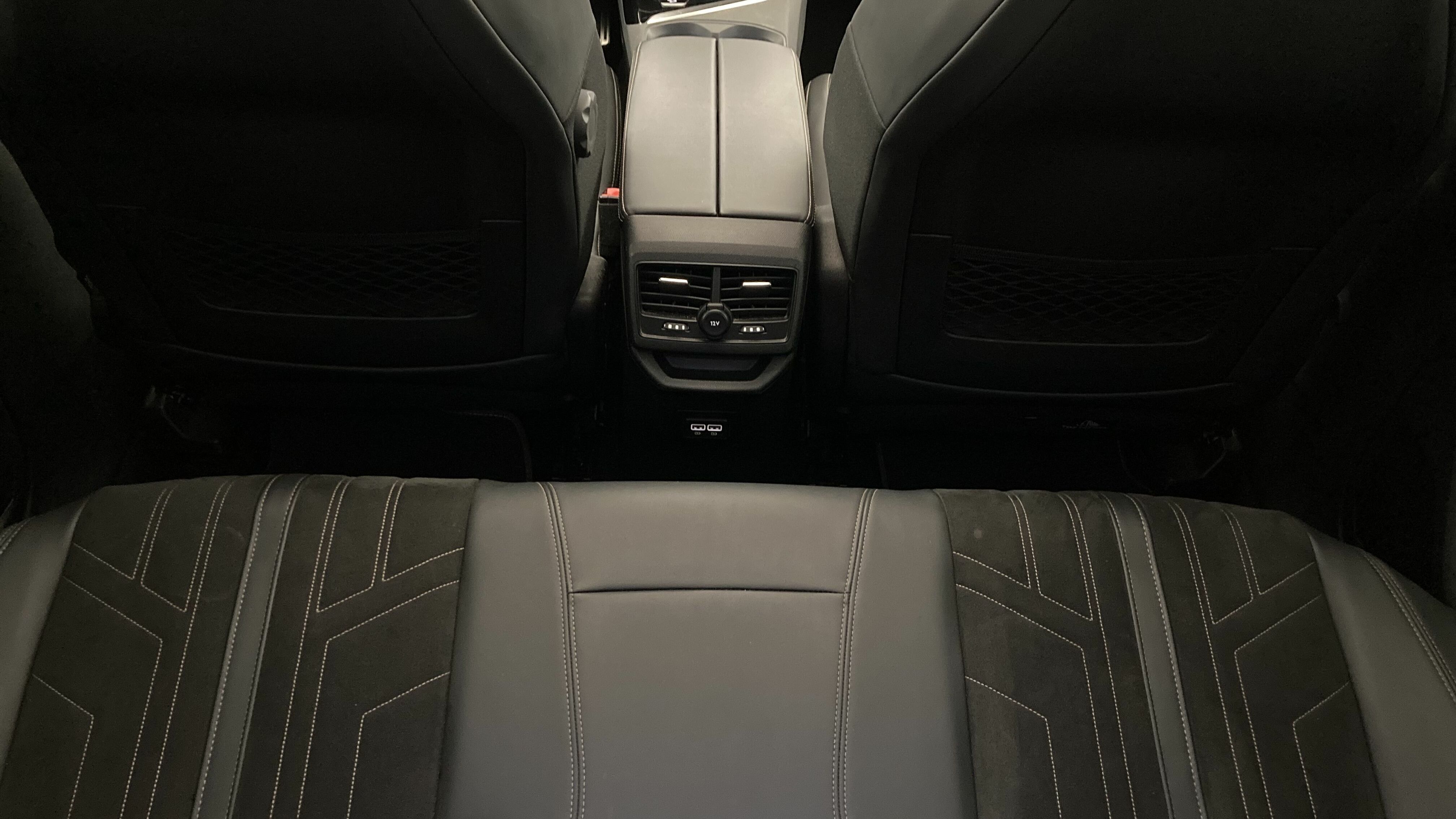 peugeot 3008 gt pack 1.6 HYBRID 300 EAT PHEV 2022 gris artense / negro 22