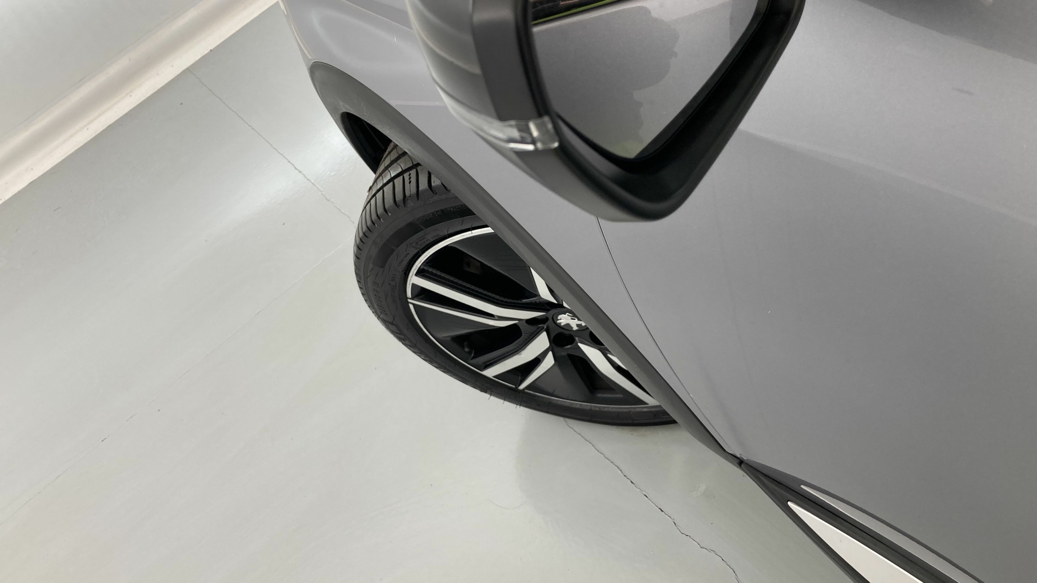 peugeot 3008 gt pack 1.6 HYBRID 300 EAT PHEV 2022 gris artense / negro 28