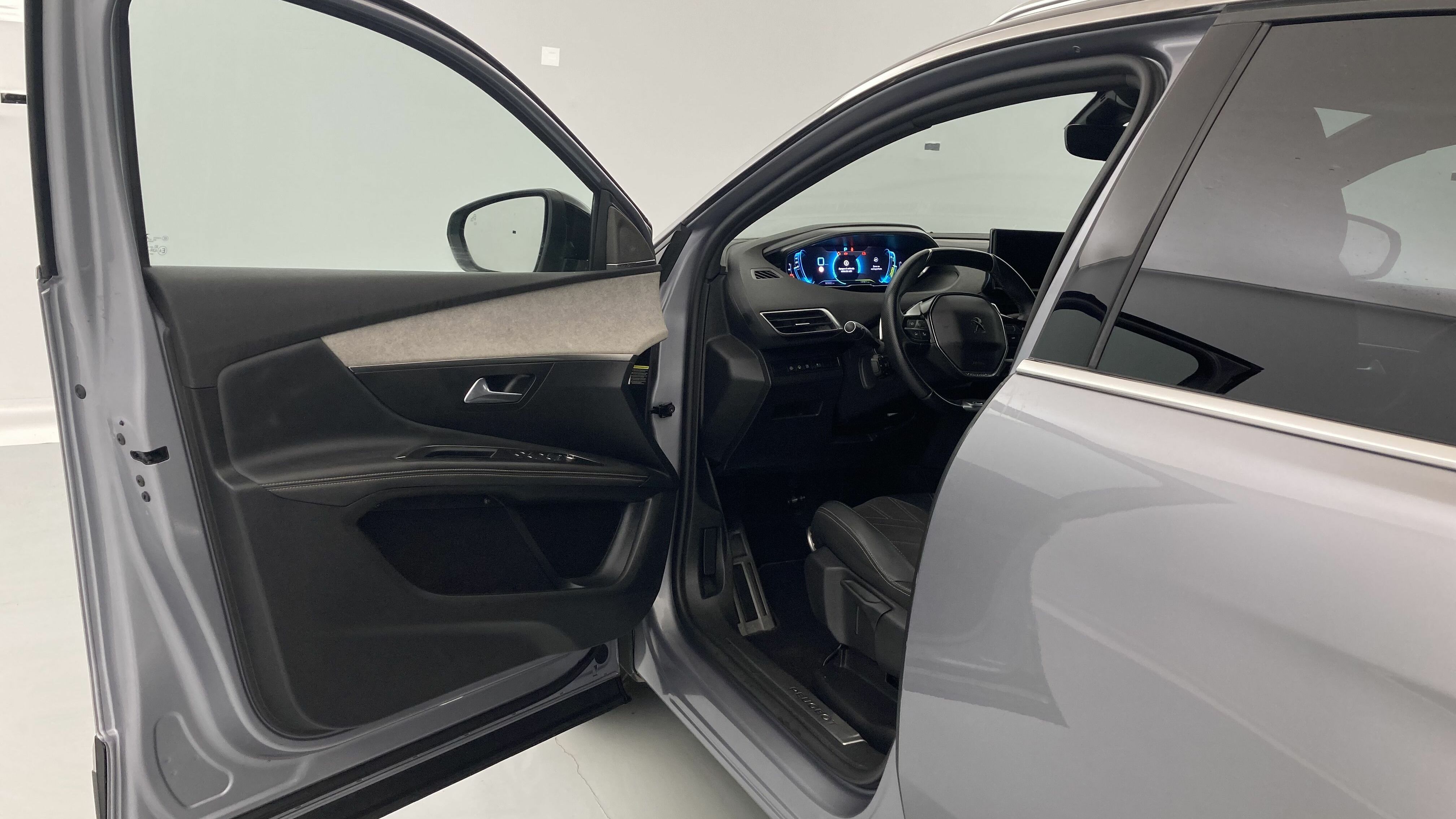 peugeot 3008 gt pack 1.6 HYBRID 300 EAT PHEV 2022 gris artense / negro 13