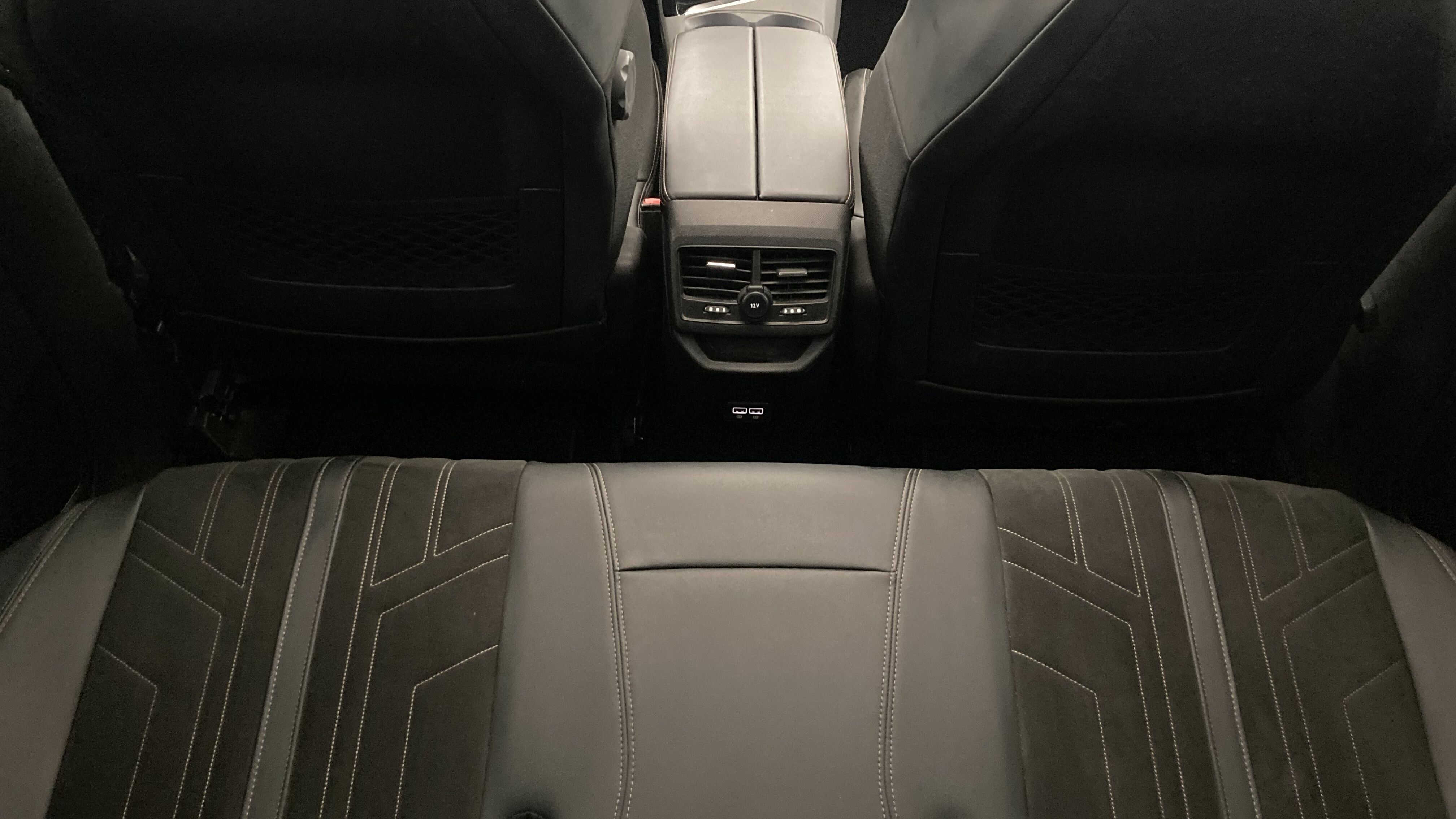 peugeot 3008 gt pack 1.6 HYBRID 300 EAT PHEV 2022 gris artense / negro 22