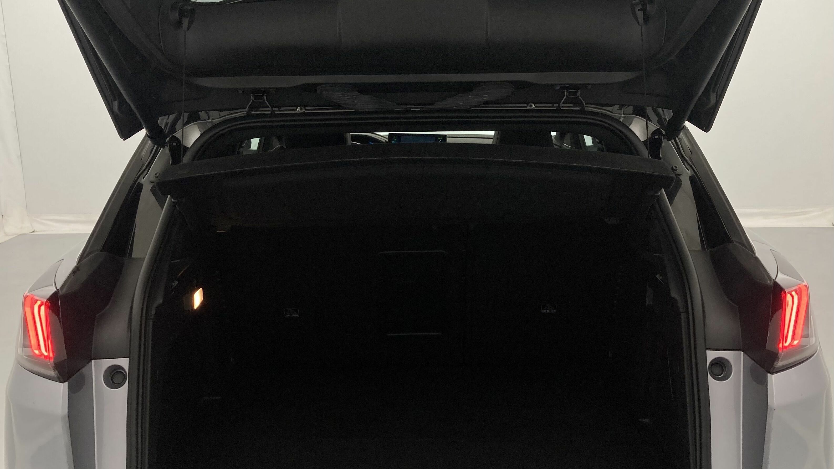 peugeot 3008 gt pack 1.6 HYBRID 300 EAT PHEV 2022 gris artense / negro 24