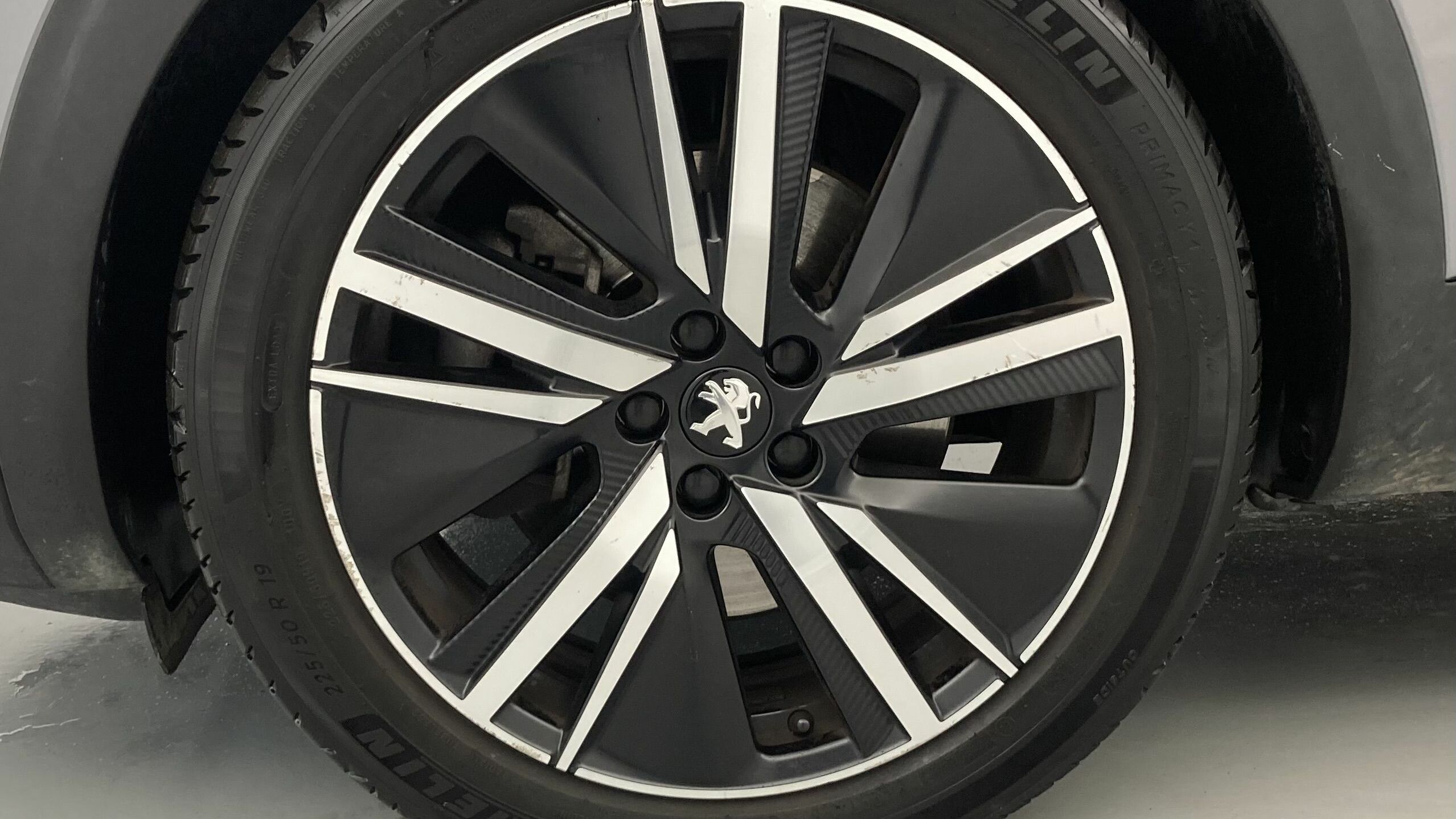 peugeot 3008 gt pack 1.6 HYBRID 300 EAT PHEV 2022 gris artense / negro 27