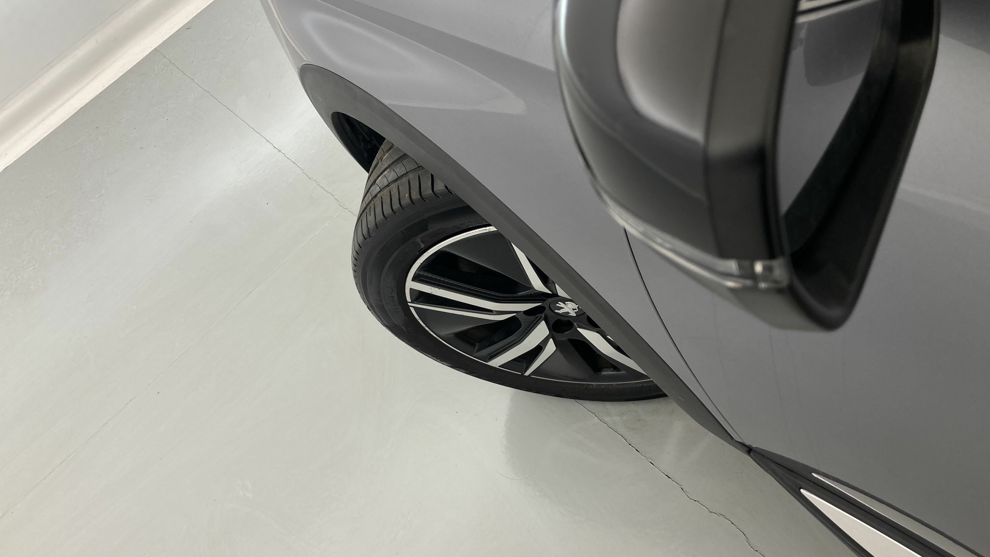 peugeot 3008 gt pack 1.6 HYBRID 300 EAT PHEV 2022 gris artense / negro 28