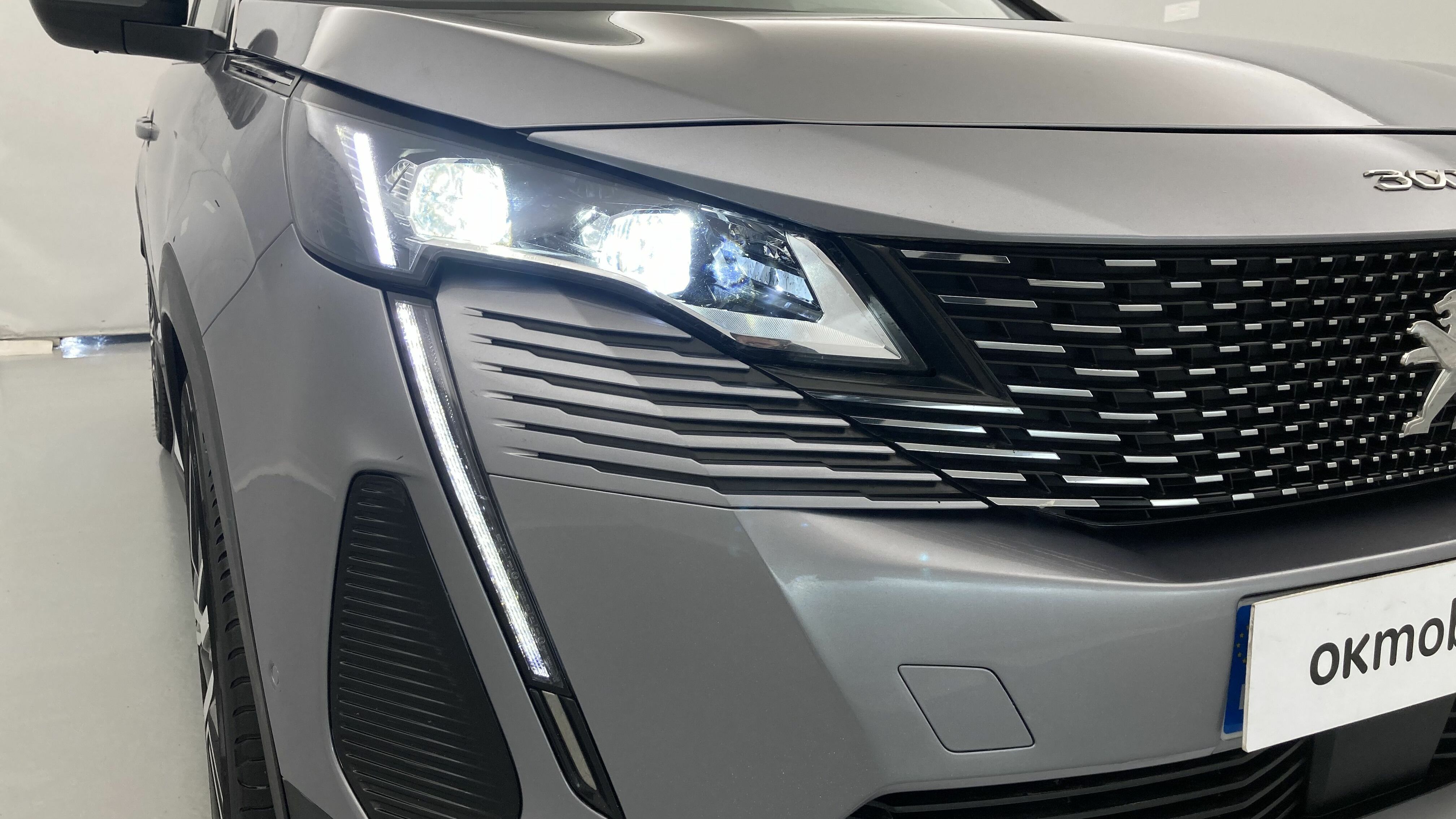 peugeot 3008 gt pack 1.6 HYBRID 300 EAT PHEV 2022 gris artense / negro 29