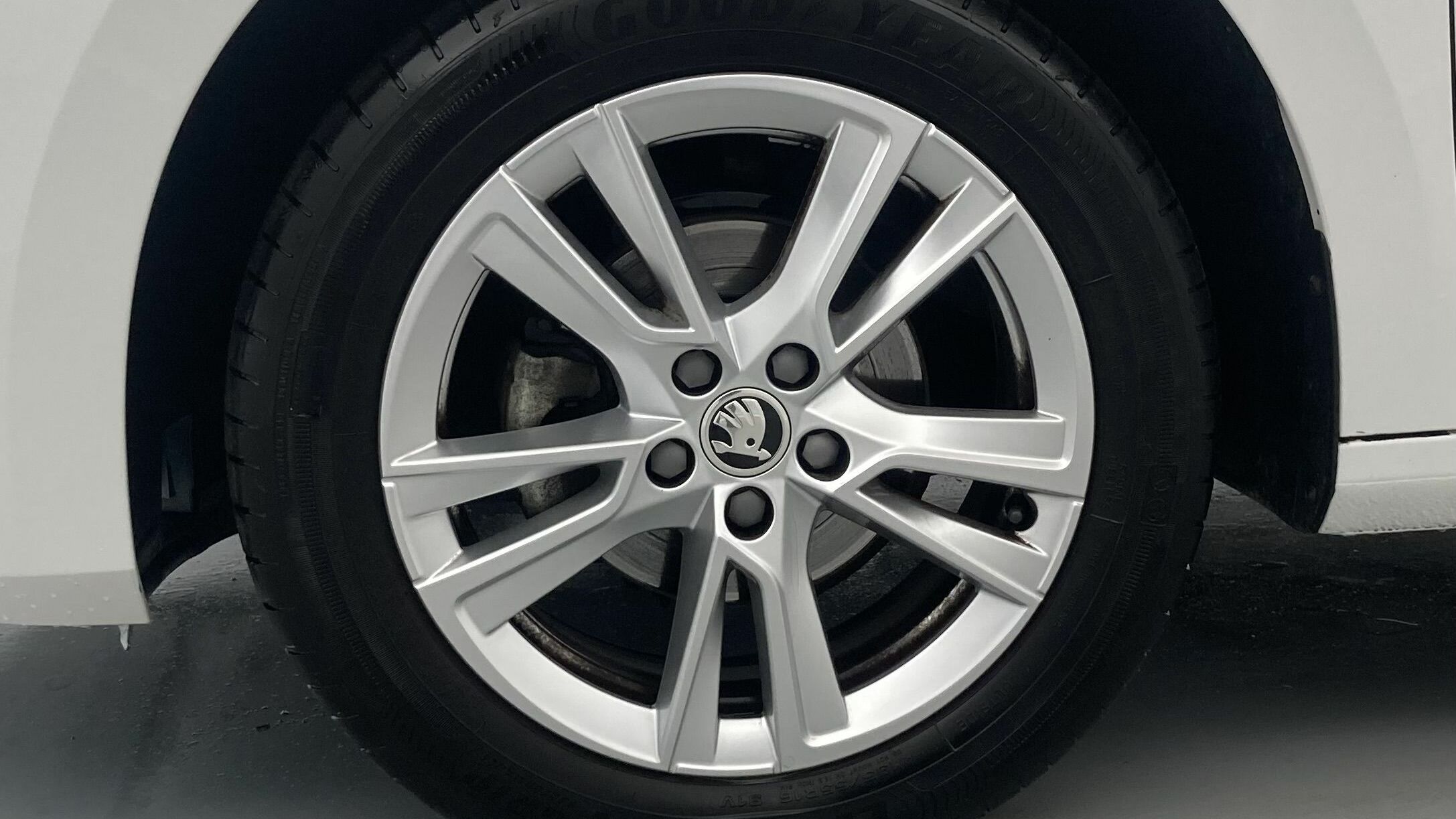 skoda fabia selection 1.0 MPI 80 2024 blanco candy 25