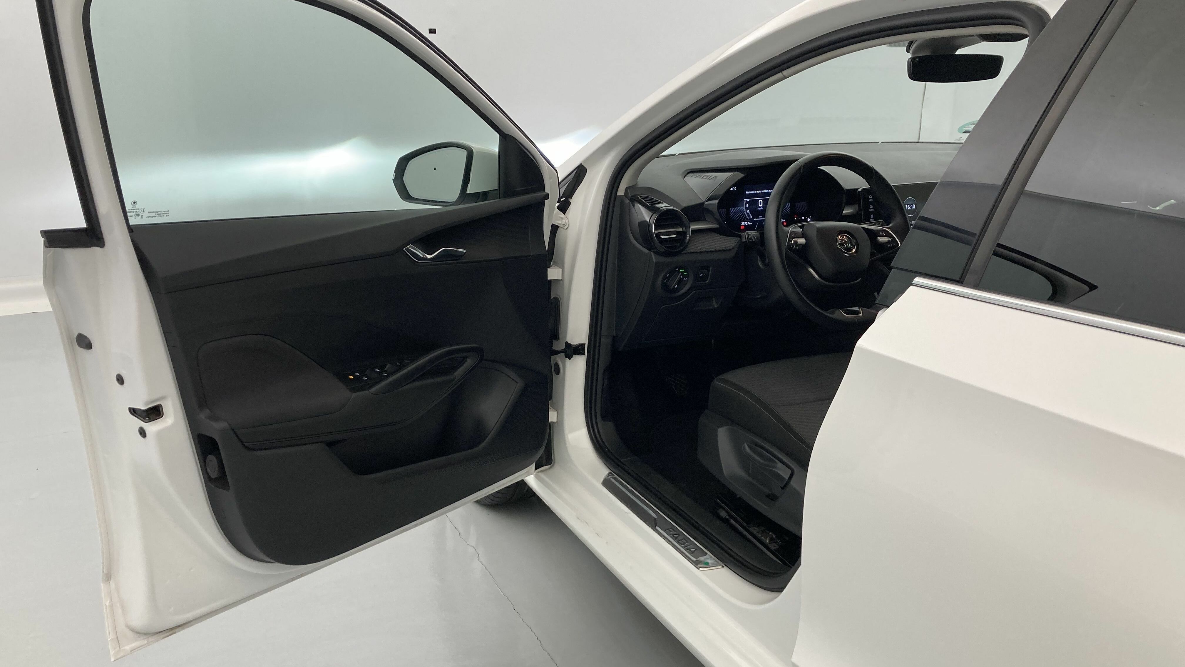 skoda fabia selection 1.0 MPI 80 2024 blanco candy 12