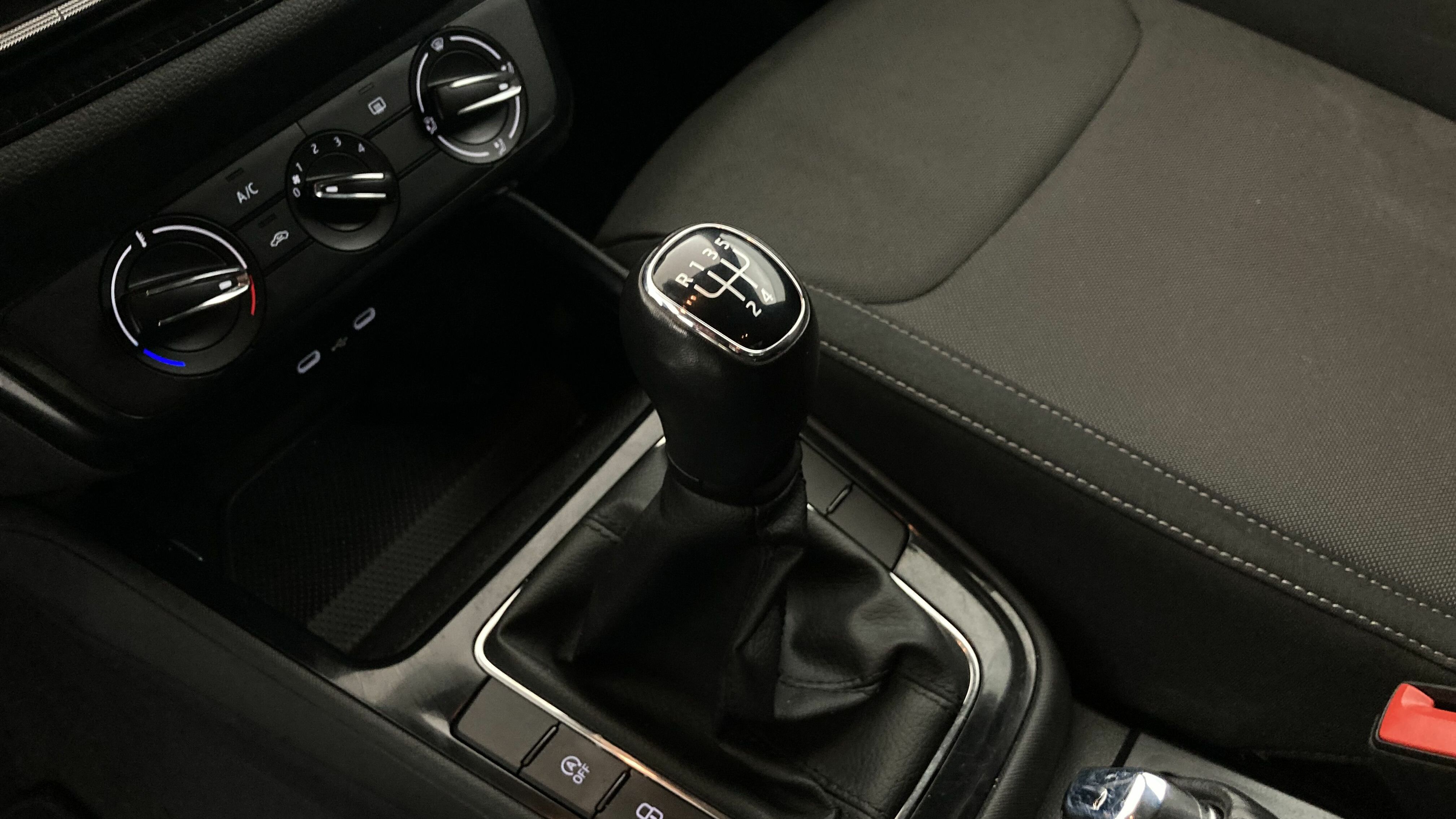 skoda fabia selection 1.0 MPI 80 2024 blanco candy 19