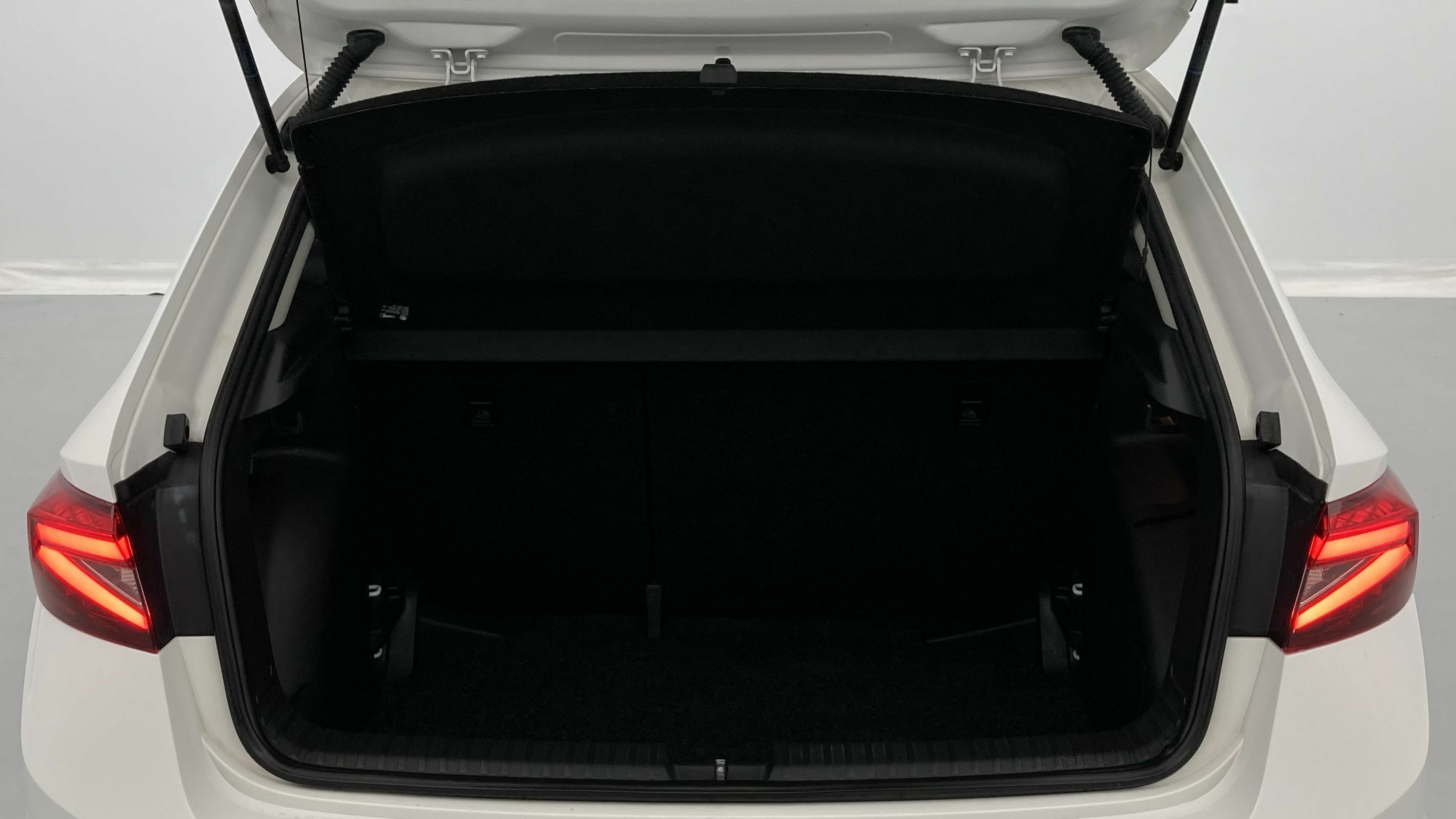 skoda fabia selection 1.0 MPI 80 2024 blanco candy 23