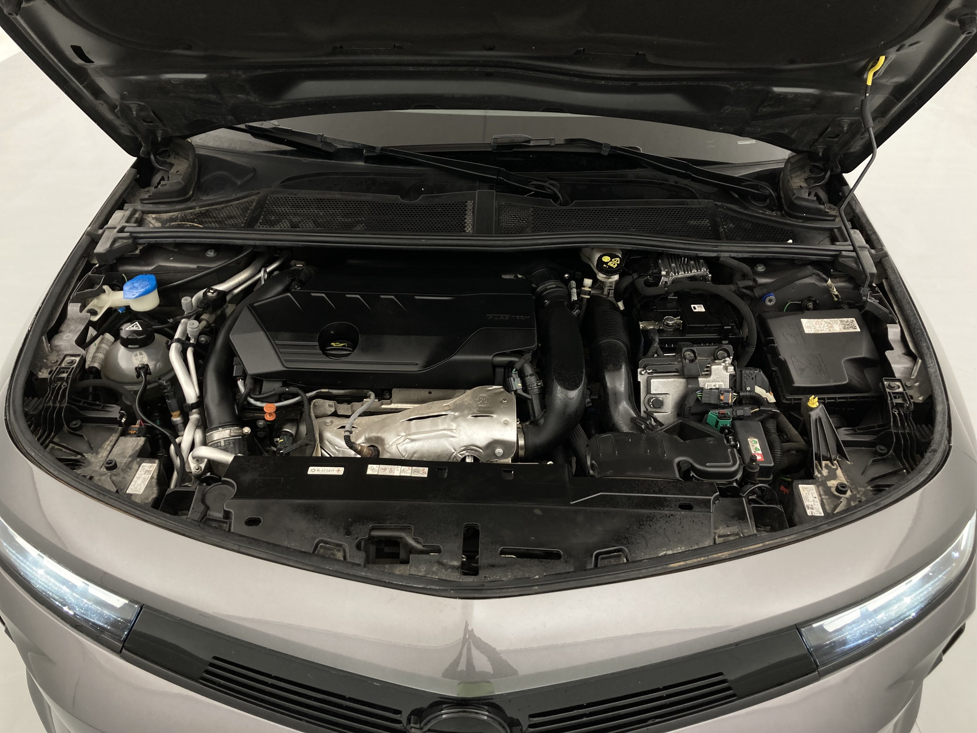 opel astra gs 1.6T PHEV 180 AT 2023 vulkan grey 23