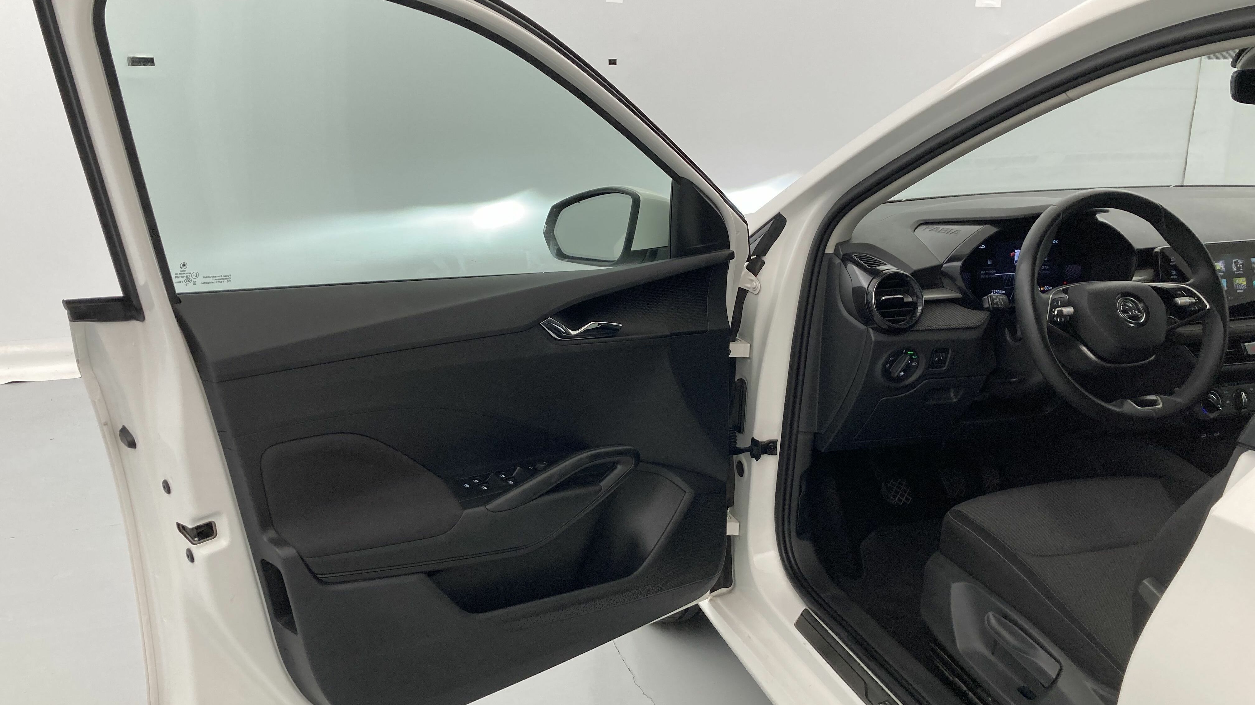 skoda fabia selection 1.0 MPI 80 2024 blanco candy 13