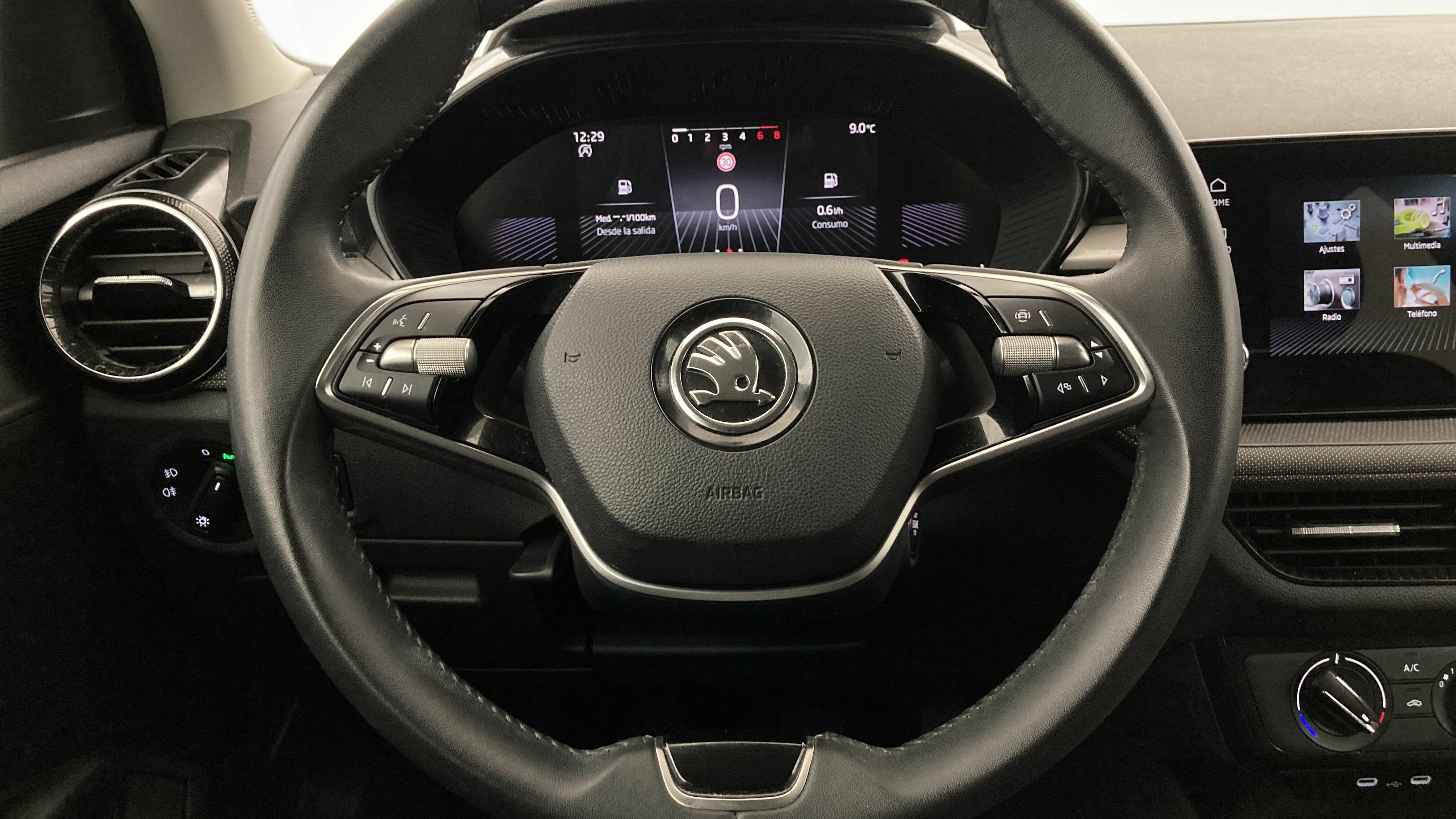 skoda fabia selection 1.0 MPI 80 2024 blanco candy 17