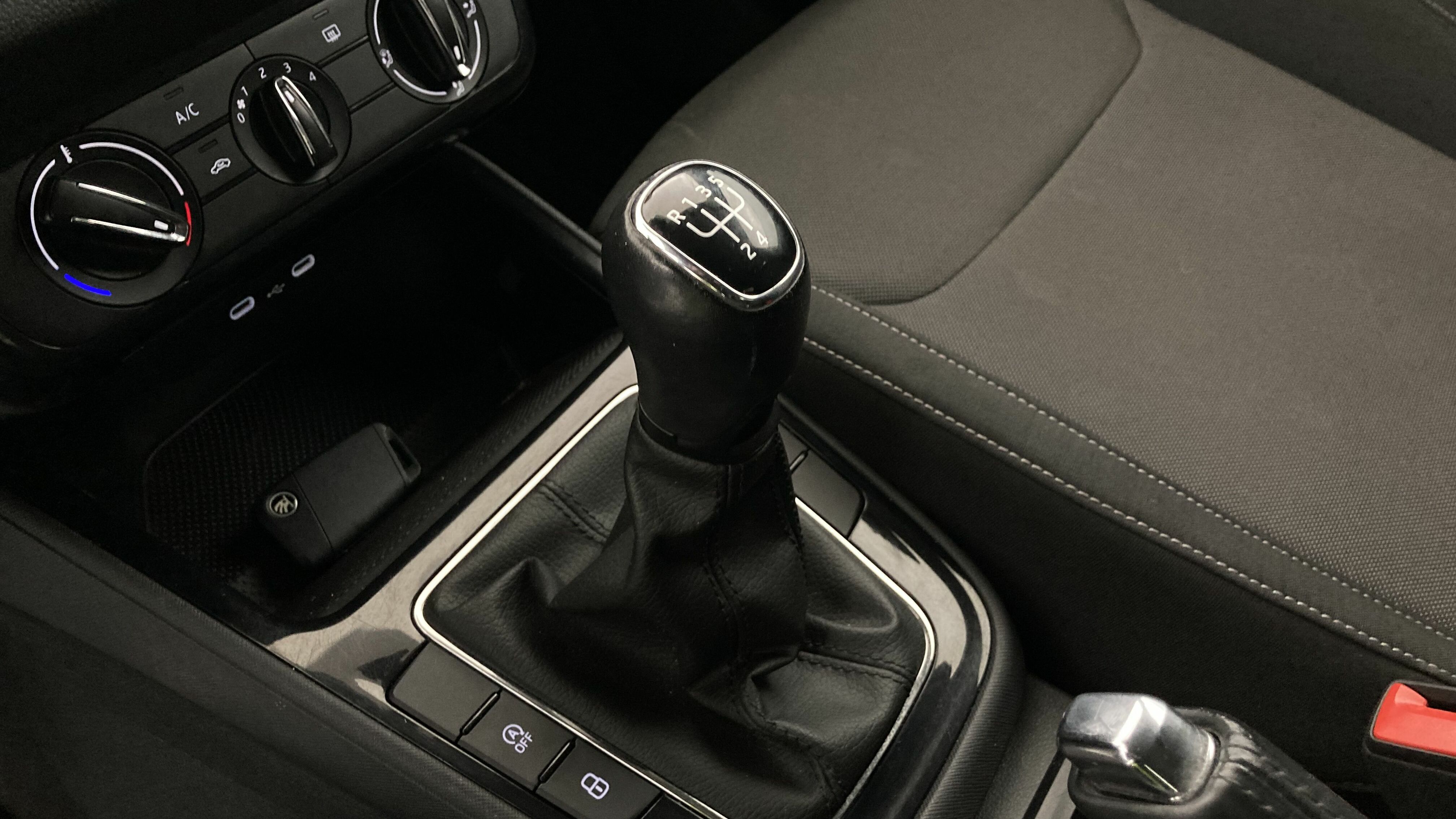 skoda fabia selection 1.0 MPI 80 2024 blanco candy 20