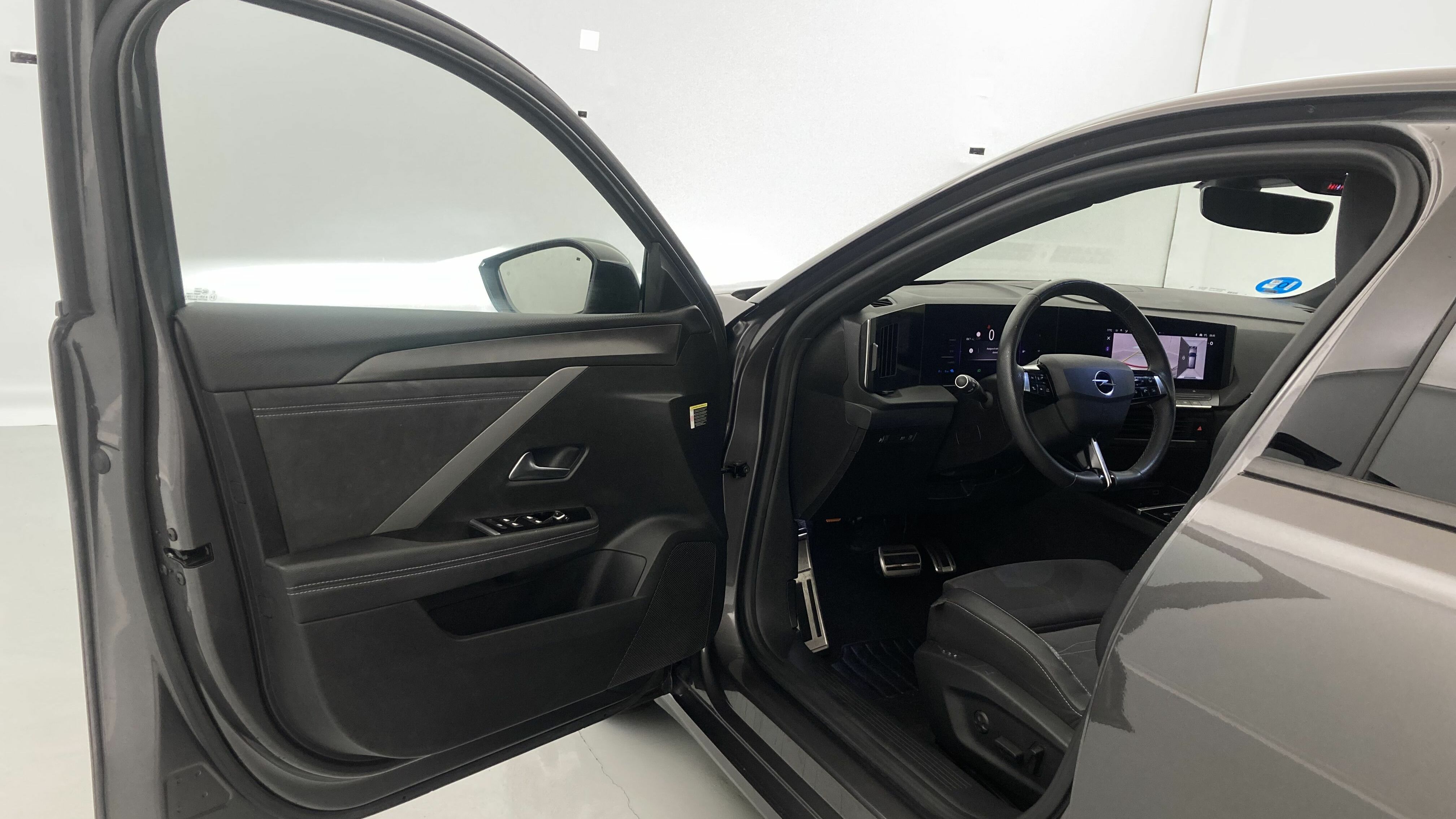 opel astra gs 1.6T PHEV 180 AT 2023 vulkan grey 14