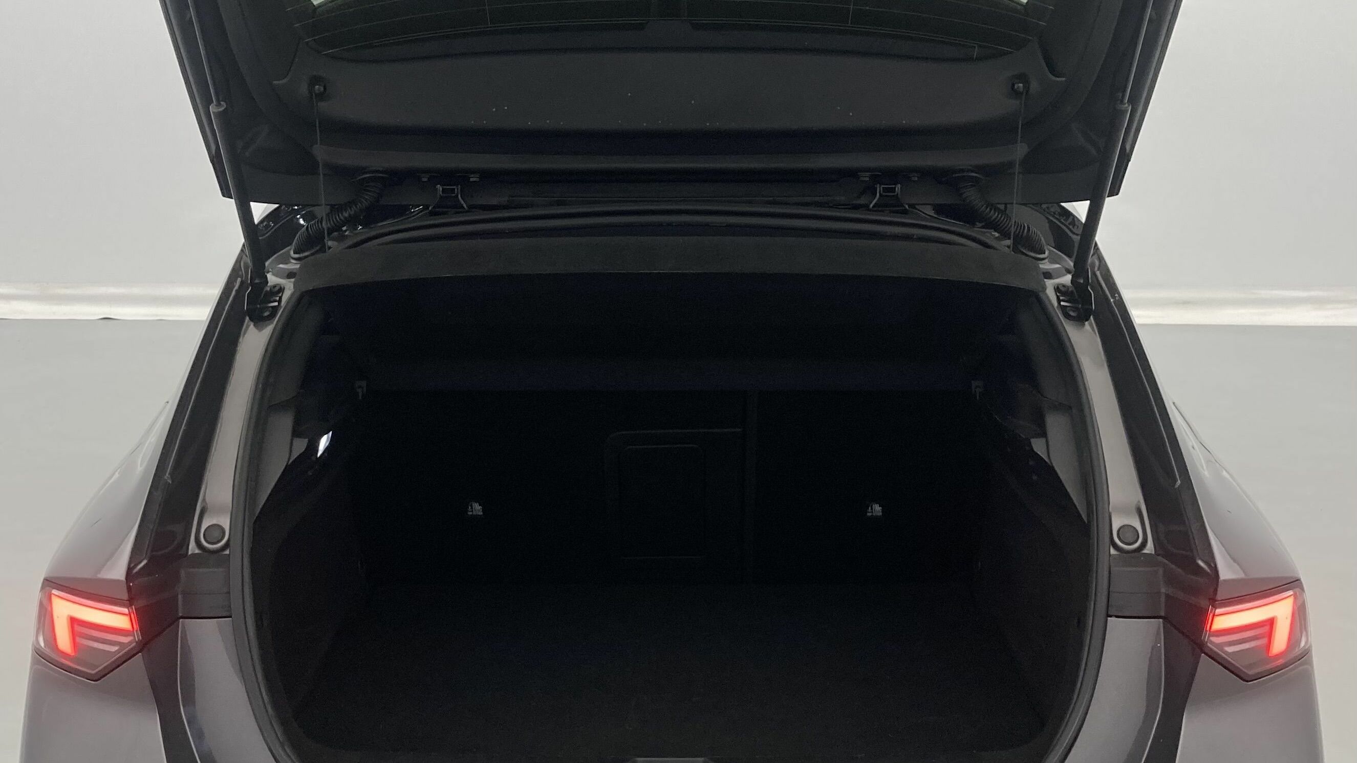 opel astra gs 1.6T PHEV 180 AT 2023 vulkan grey 25