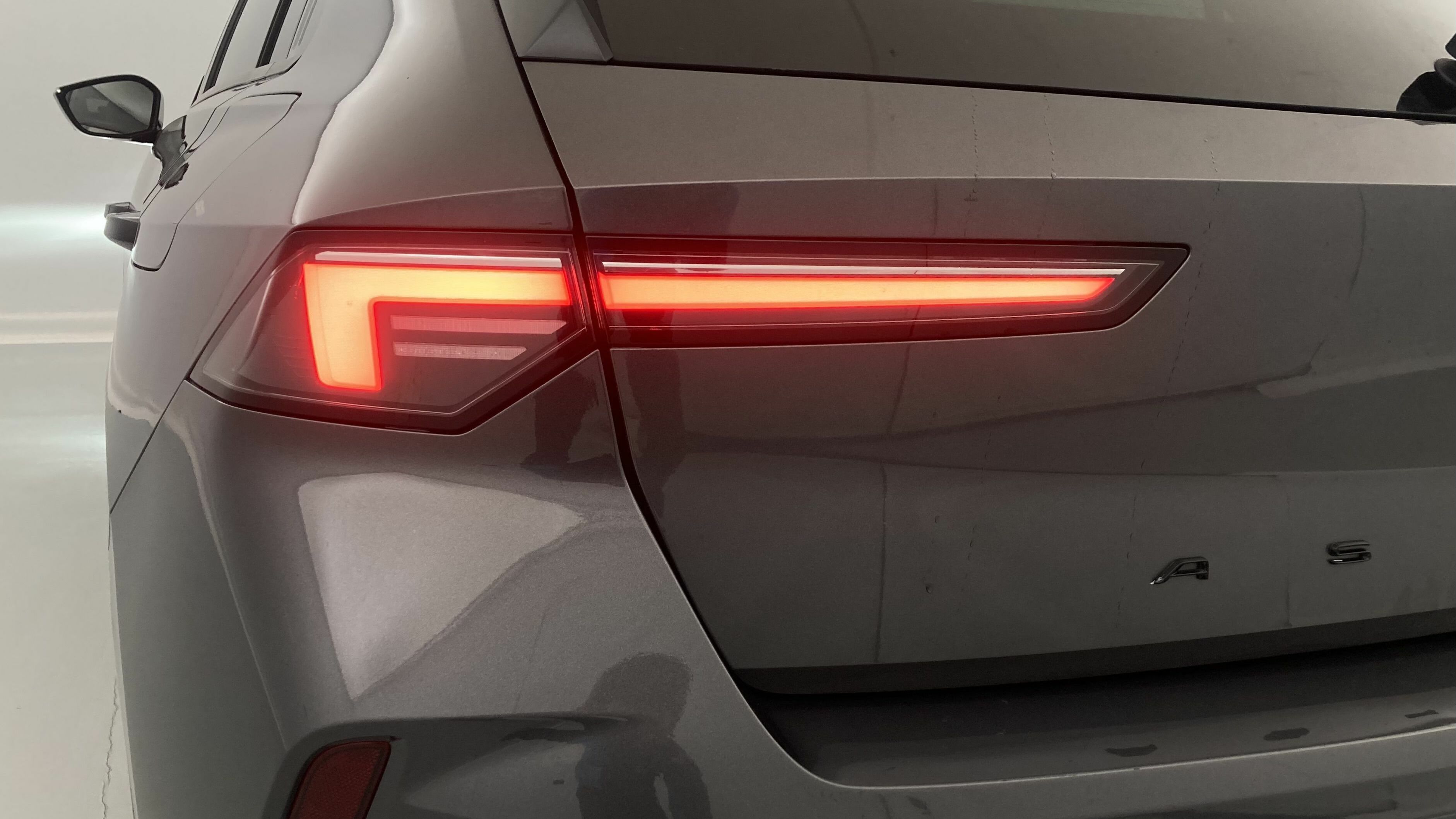 opel astra gs 1.6T PHEV 180 AT 2023 vulkan grey 31