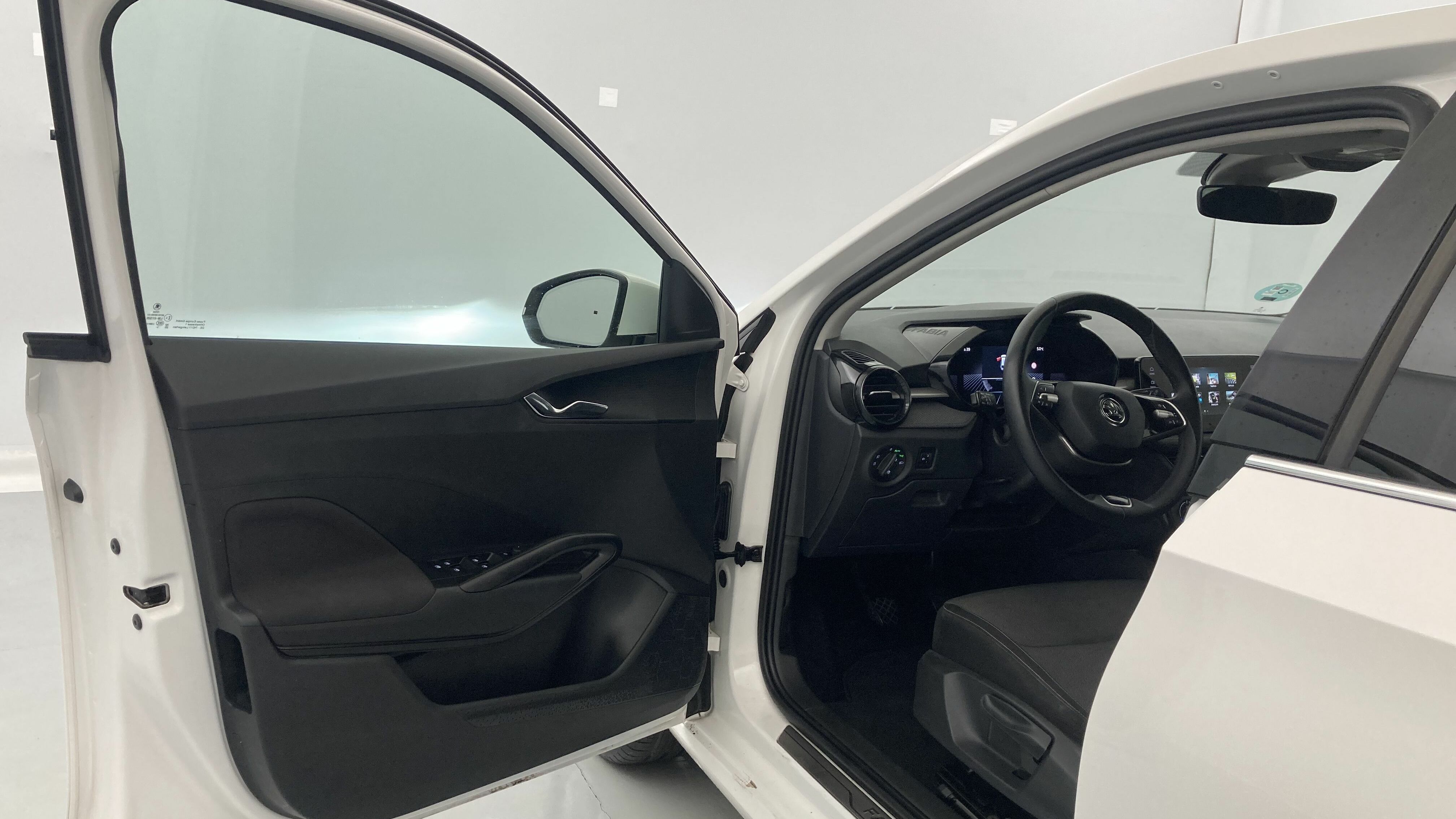 skoda fabia selection 1.0 MPI 80 2024 blanco candy 12