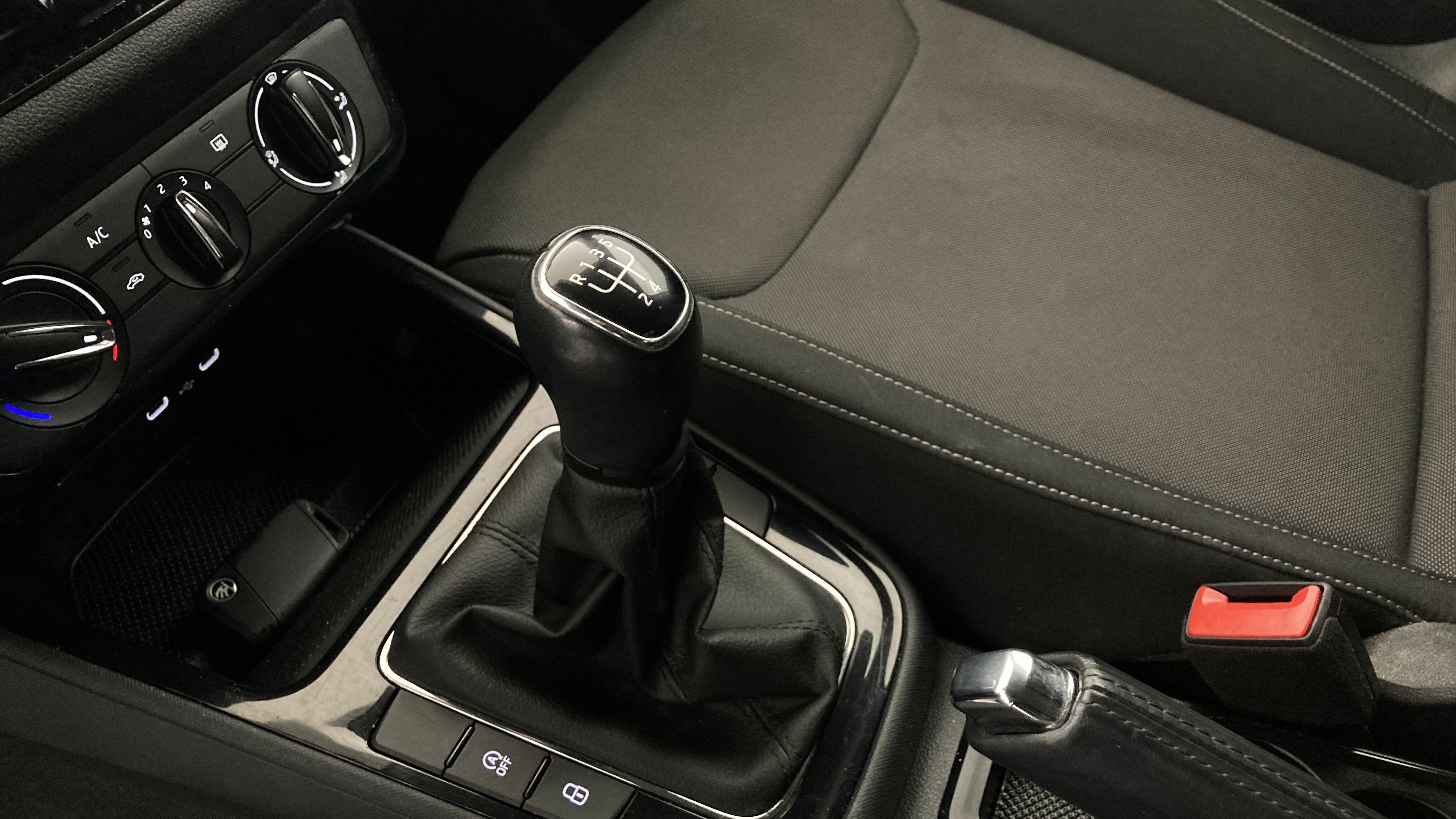 skoda fabia selection 1.0 MPI 80 2024 blanco candy 19