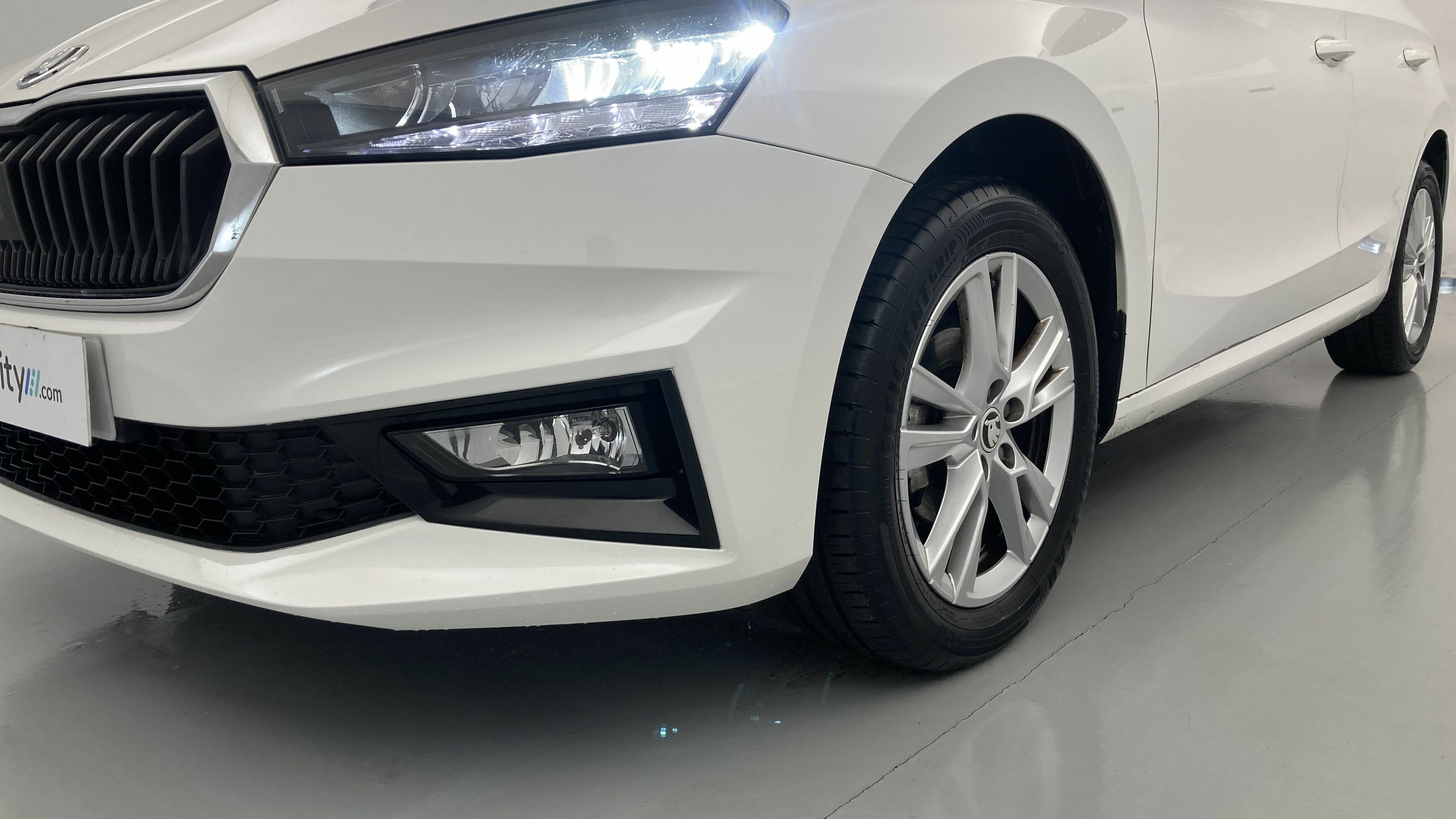 skoda fabia selection 1.0 MPI 80 2024 blanco candy 25