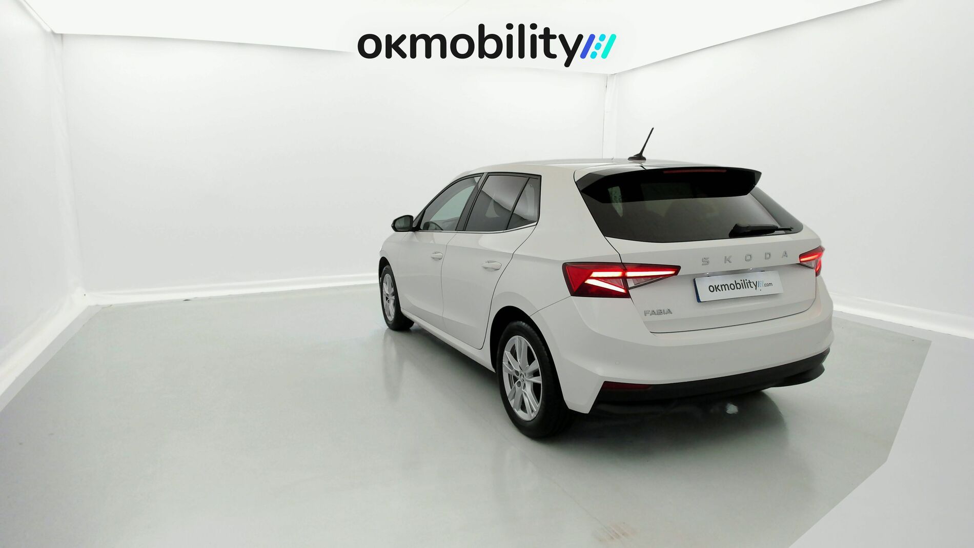 skoda fabia selection 1.0 MPI 80 2024 blanco candy 8