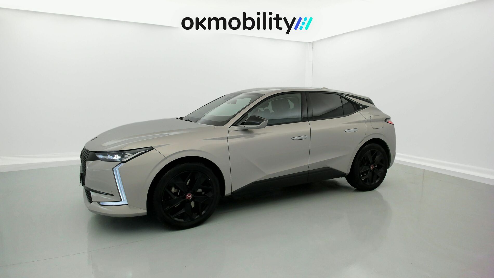 ds ds4 performance line + E-TENSE 225 CA 2023 crystal pearl 4