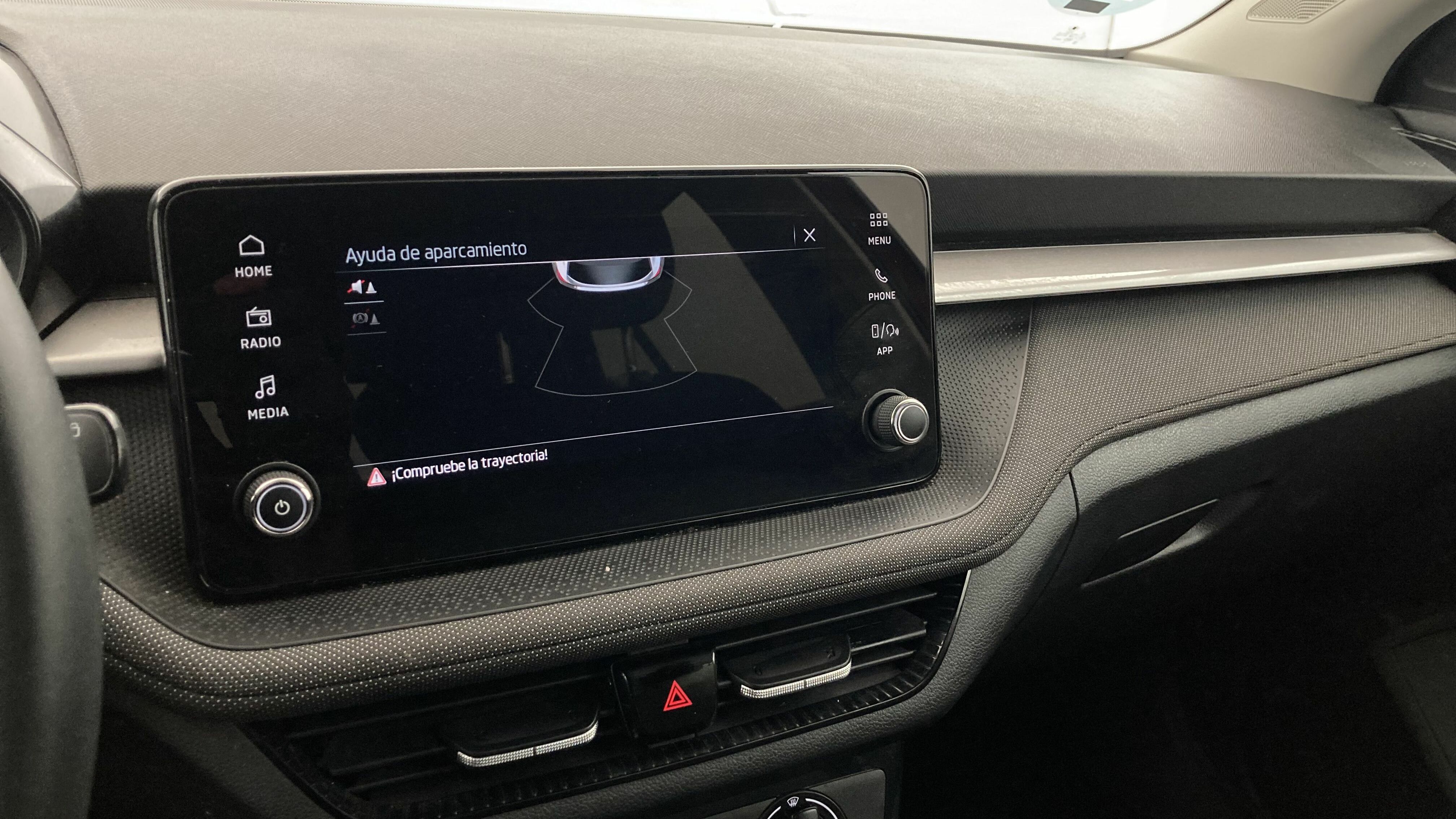 skoda fabia selection 1.0 MPI 80 2024 rojo velvet 18