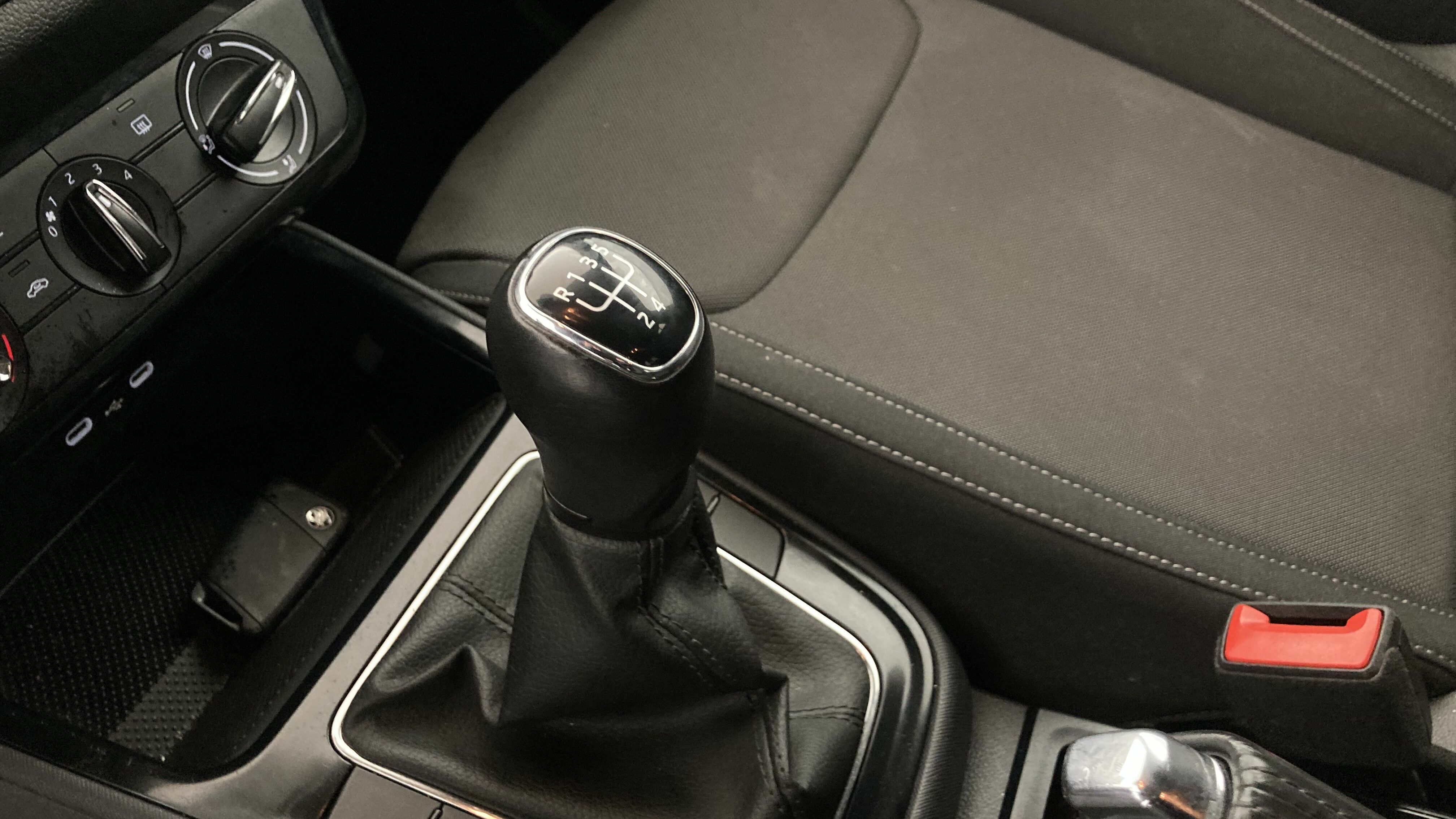 skoda fabia selection 1.0 MPI 80 2024 rojo velvet 19