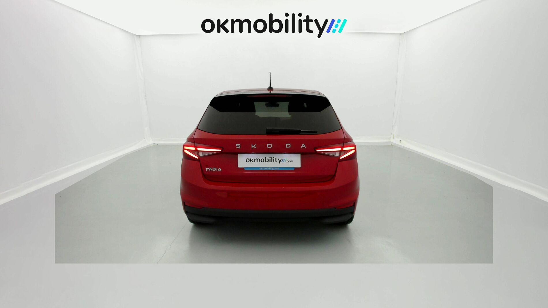 skoda fabia selection 1.0 MPI 80 2024 rojo velvet 9