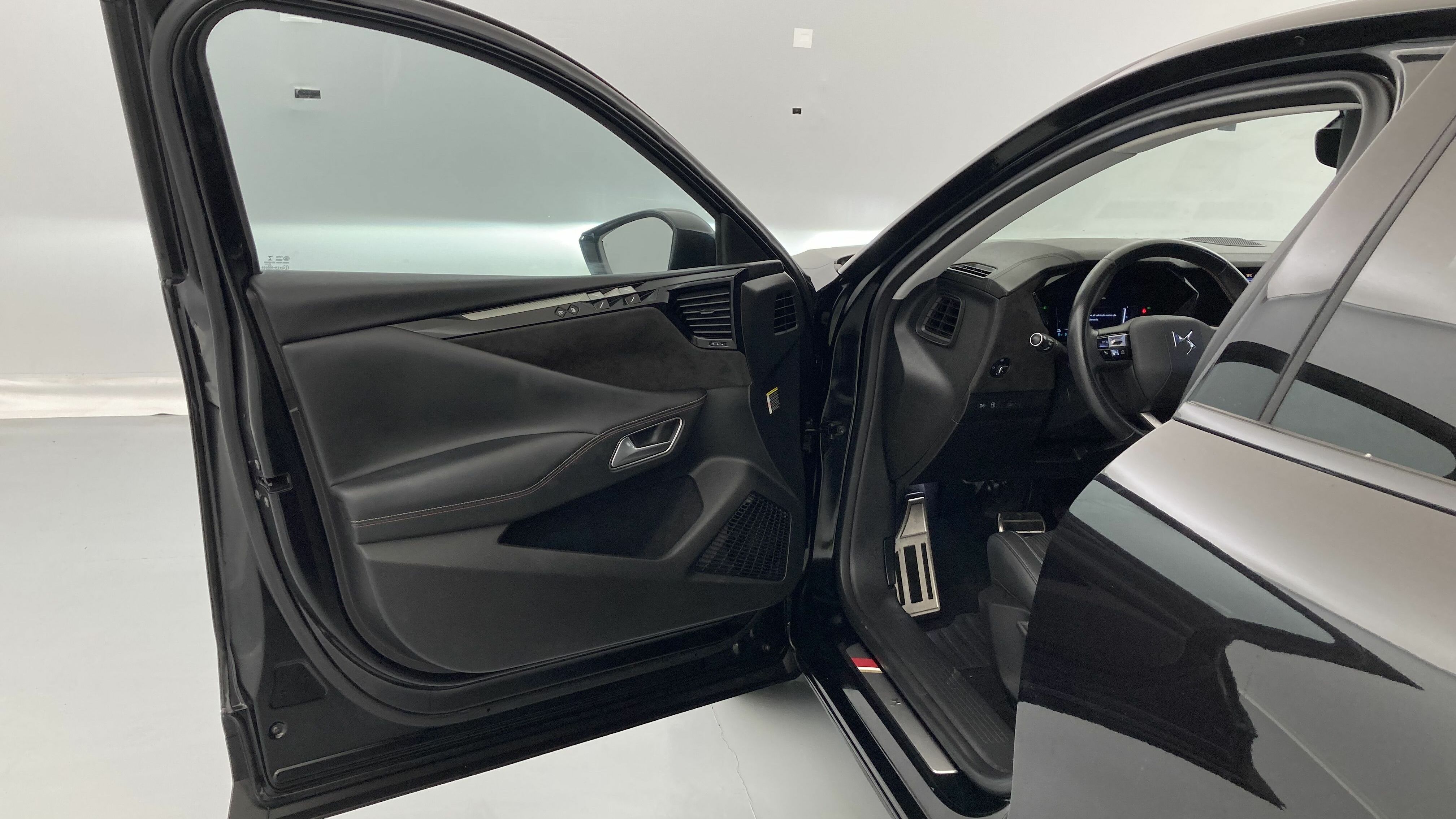 ds ds4 performance line + E-TENSE 225 CA 2023 negro perla 14