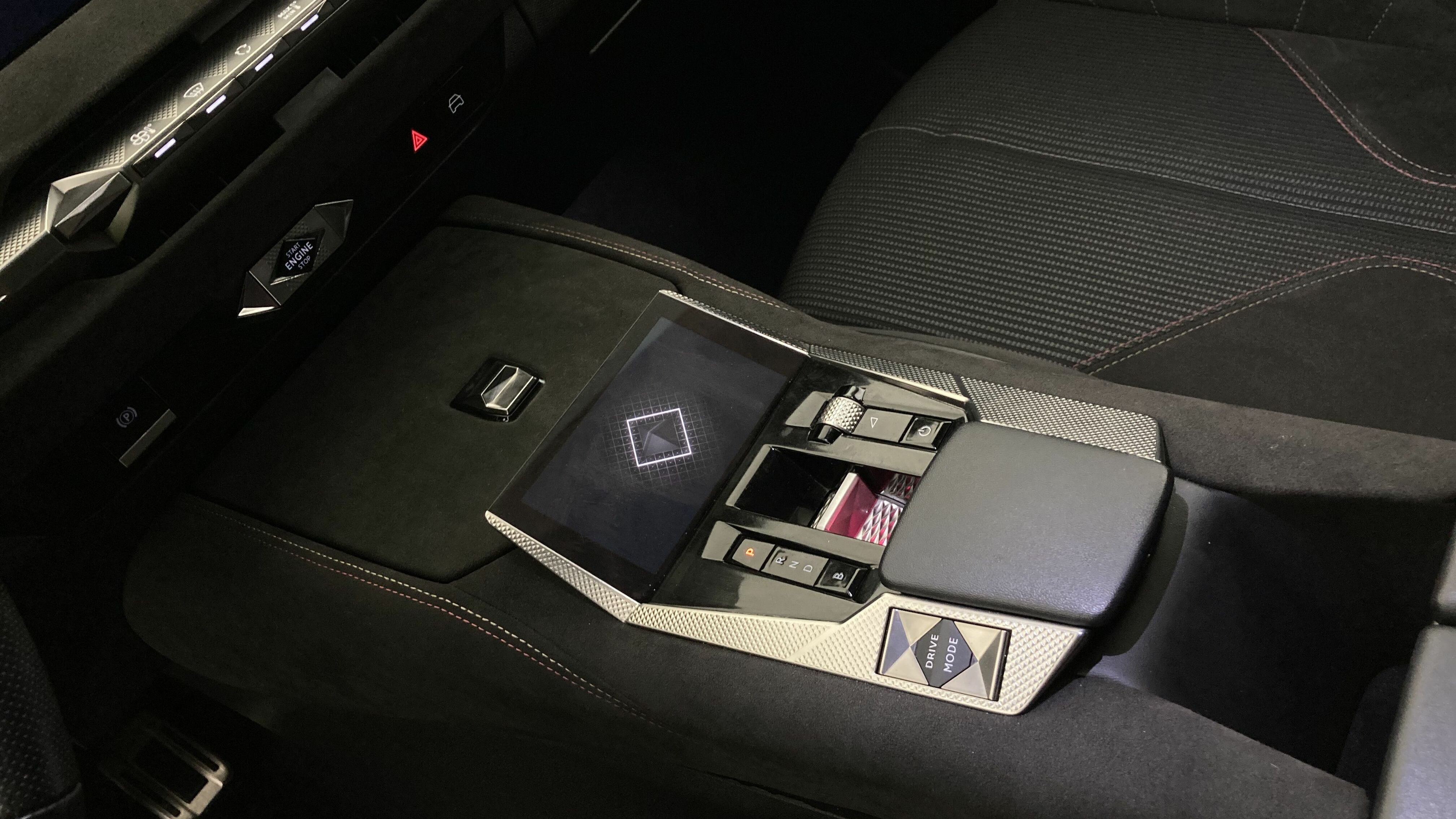 ds ds4 performance line + E-TENSE 225 CA 2023 negro perla 21