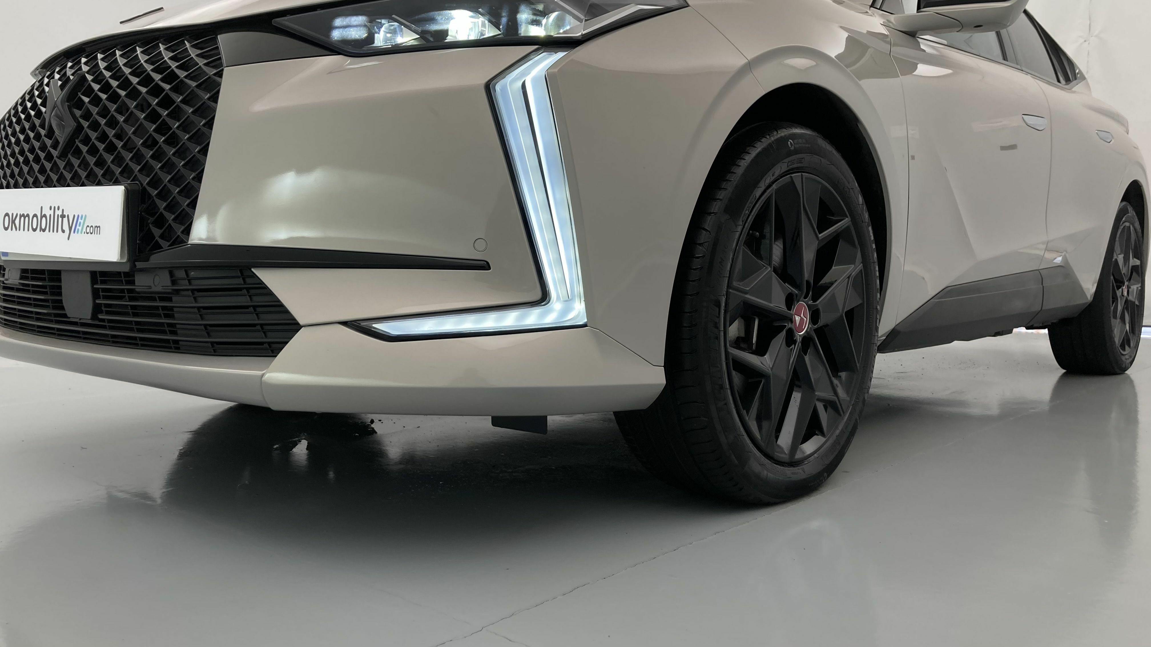 ds ds4 performance line + E-TENSE 225 CA 2023 crystal pearl 15