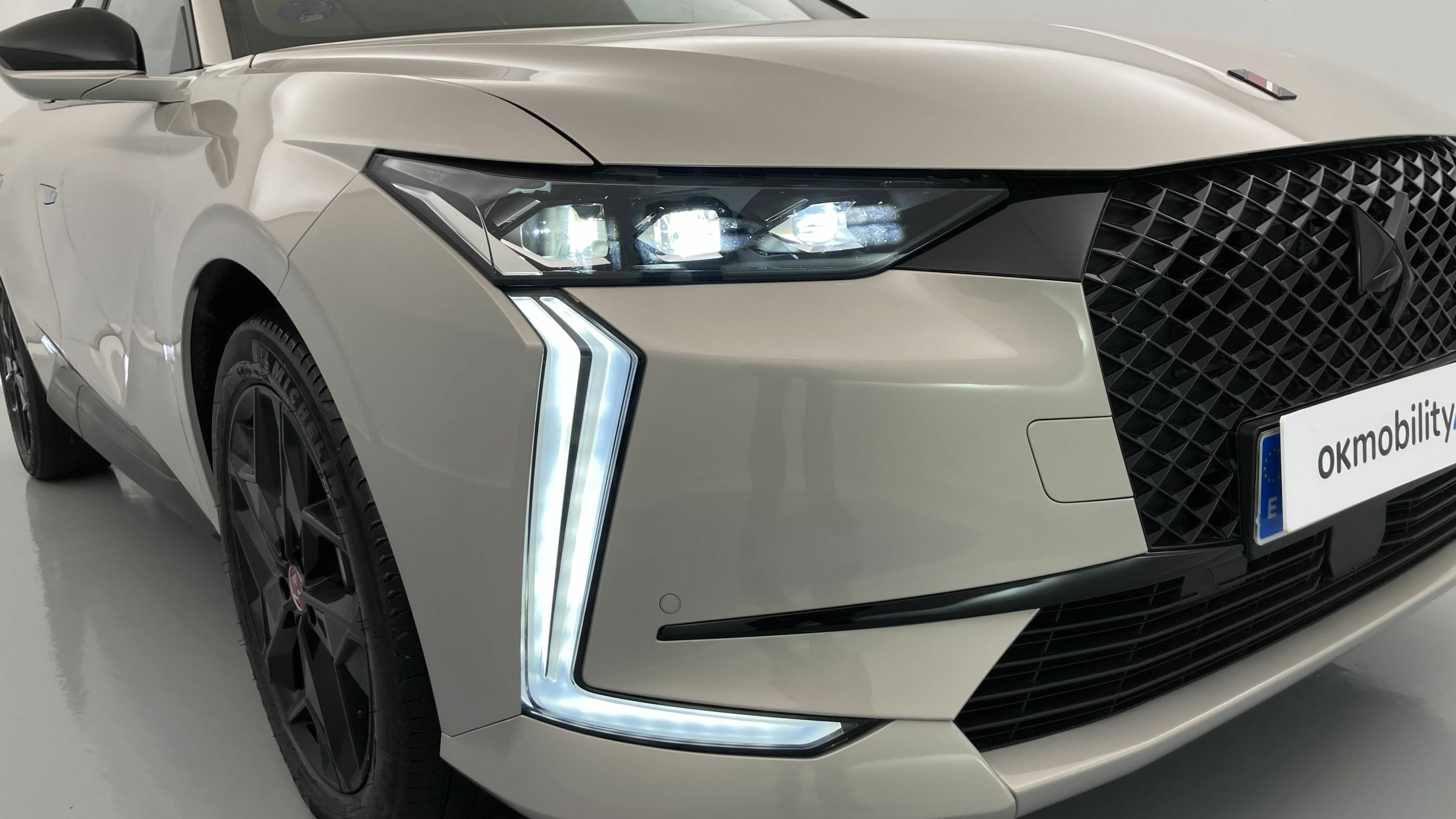 ds ds4 performance line + E-TENSE 225 CA 2023 crystal pearl 18