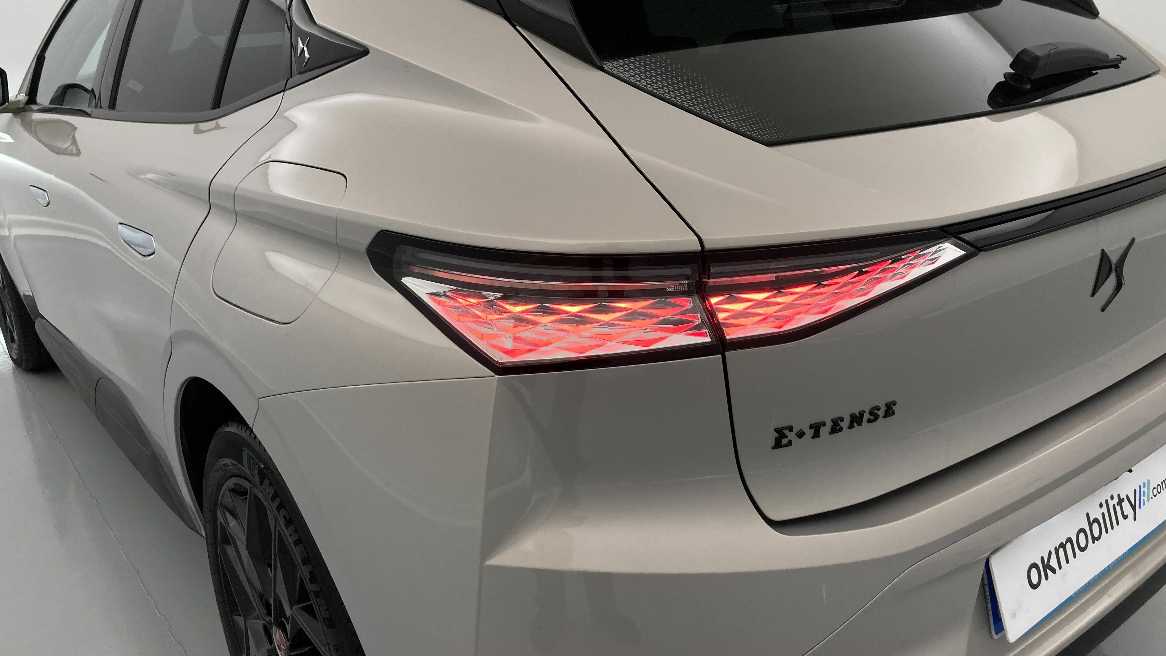 ds ds4 performance line + E-TENSE 225 CA 2023 crystal pearl 19