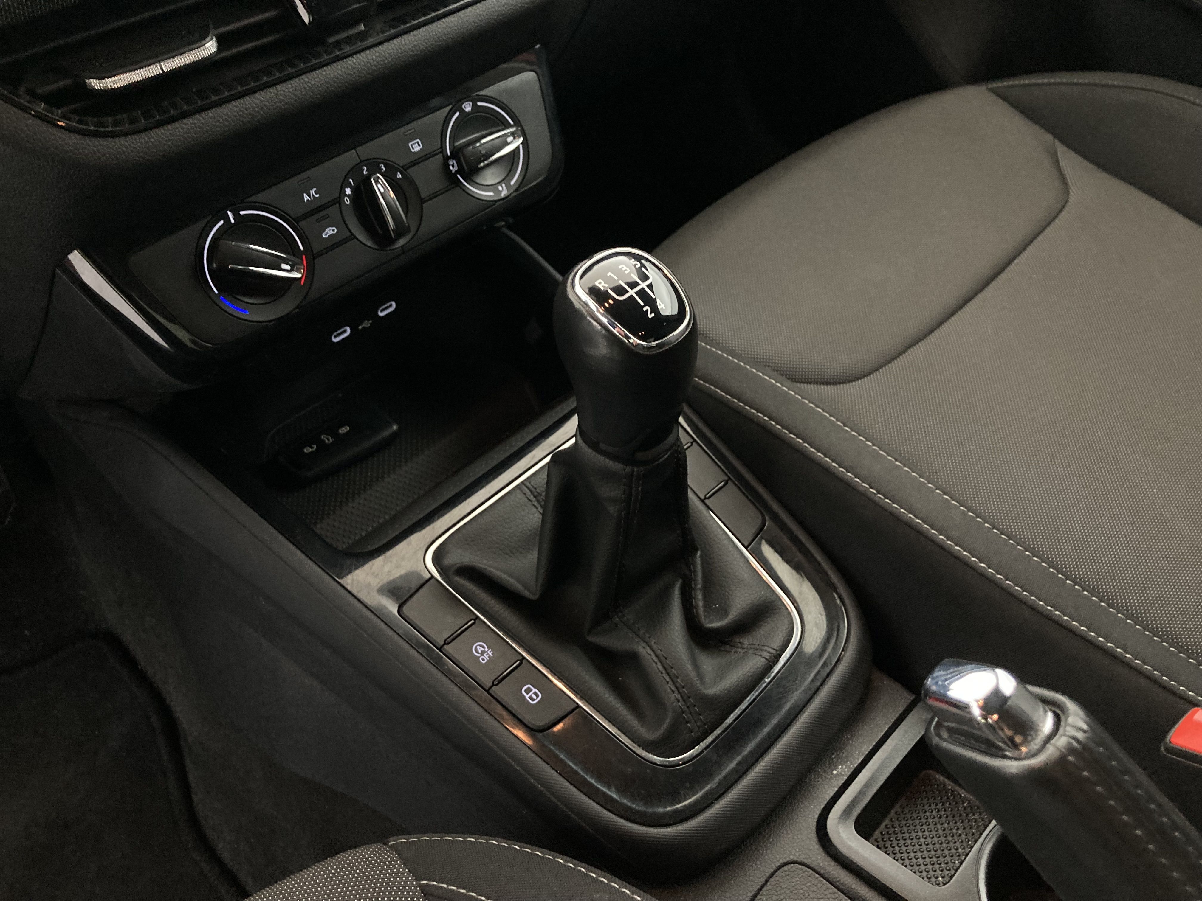 skoda fabia selection 1.0 MPI 80 2024 rojo velvet 12