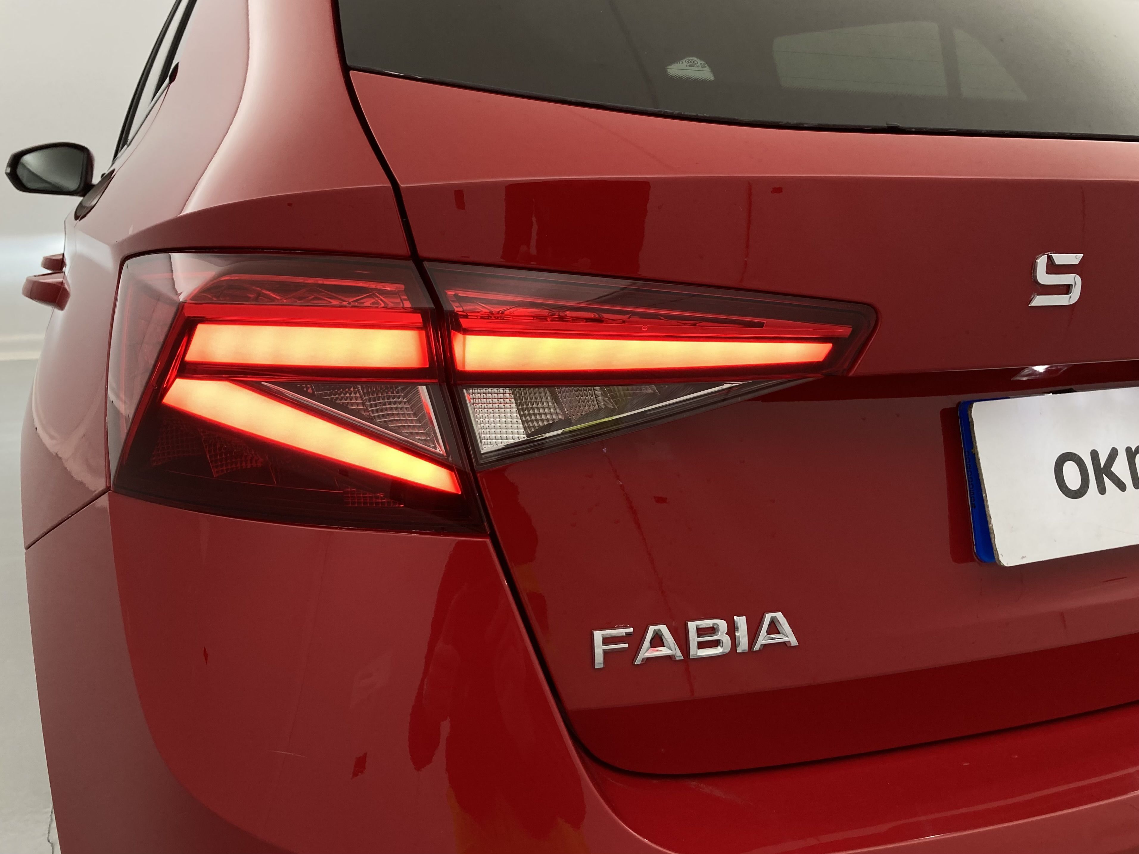 skoda fabia selection 1.0 MPI 80 2024 rojo velvet 15