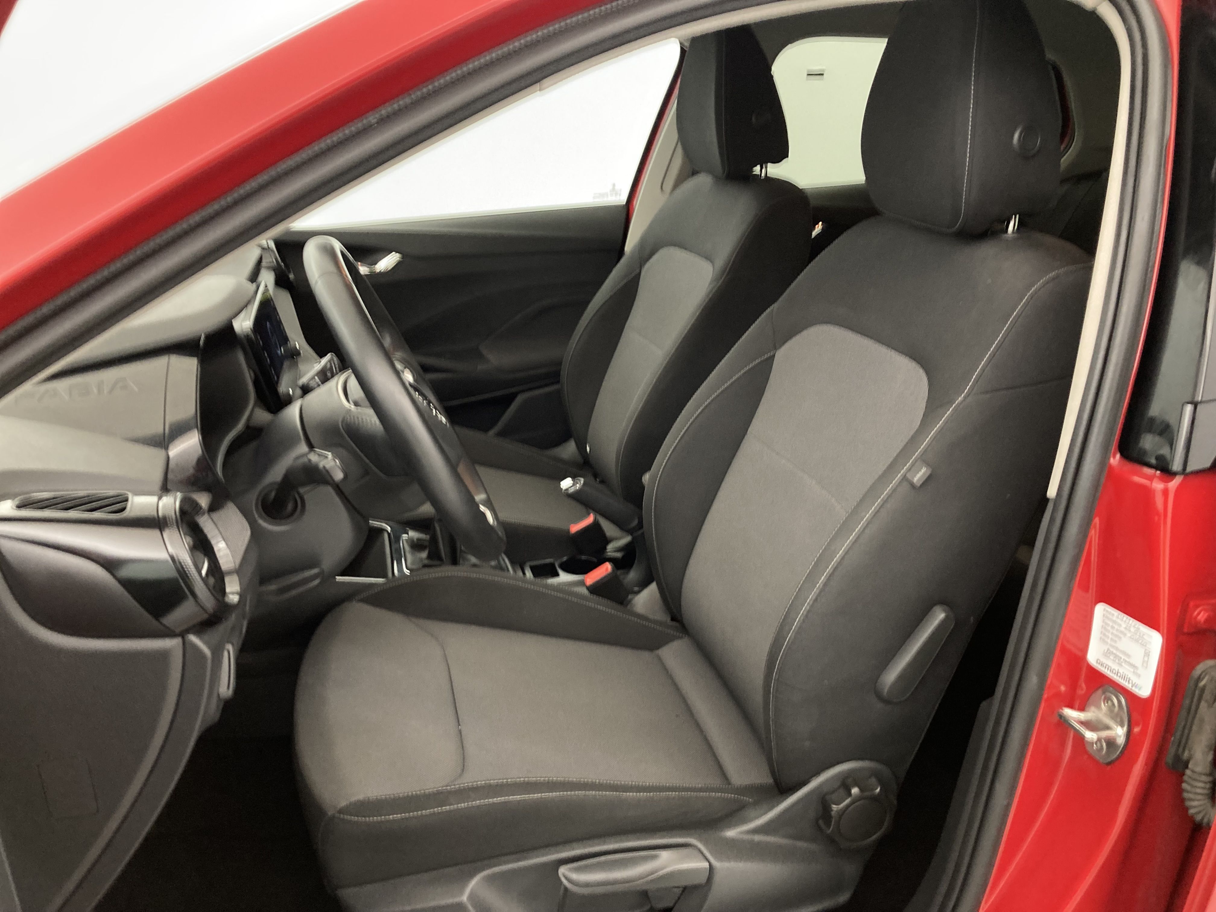 skoda fabia selection 1.0 MPI 80 2024 rojo velvet 17