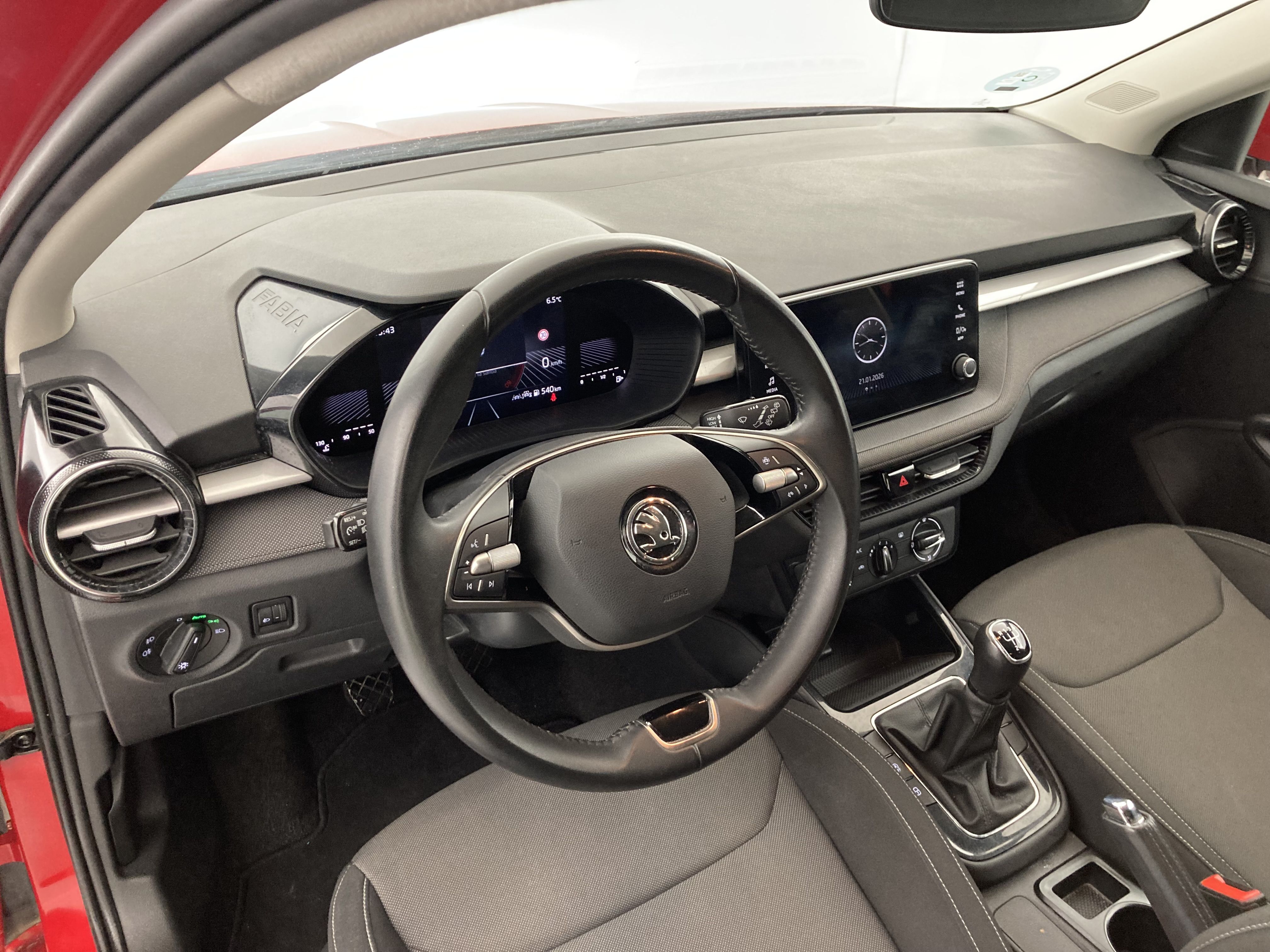 skoda fabia selection 1.0 MPI 80 2024 rojo velvet 18